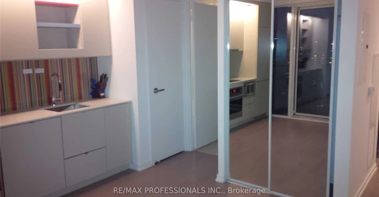 2002-101 Peter Street, Toronto, ON, M5V 2G9 - 2