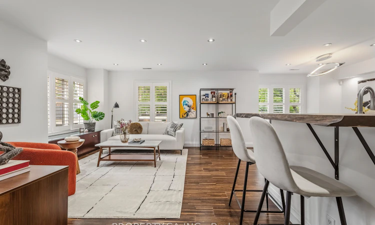 Th2-208 Niagara Street