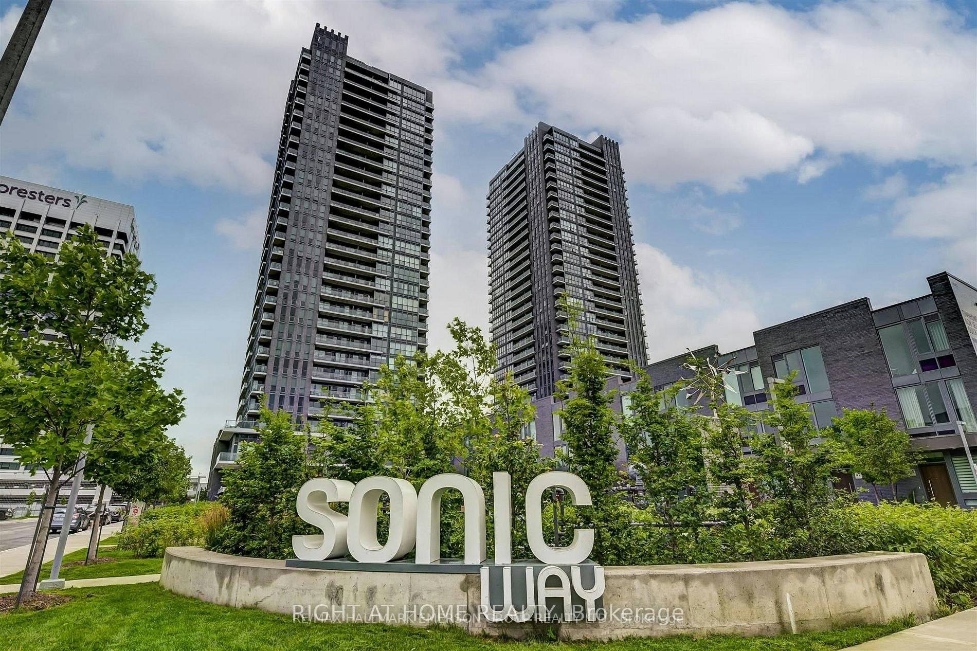 #807-6 Sonic Way, Toronto, ON, M3C 0P1