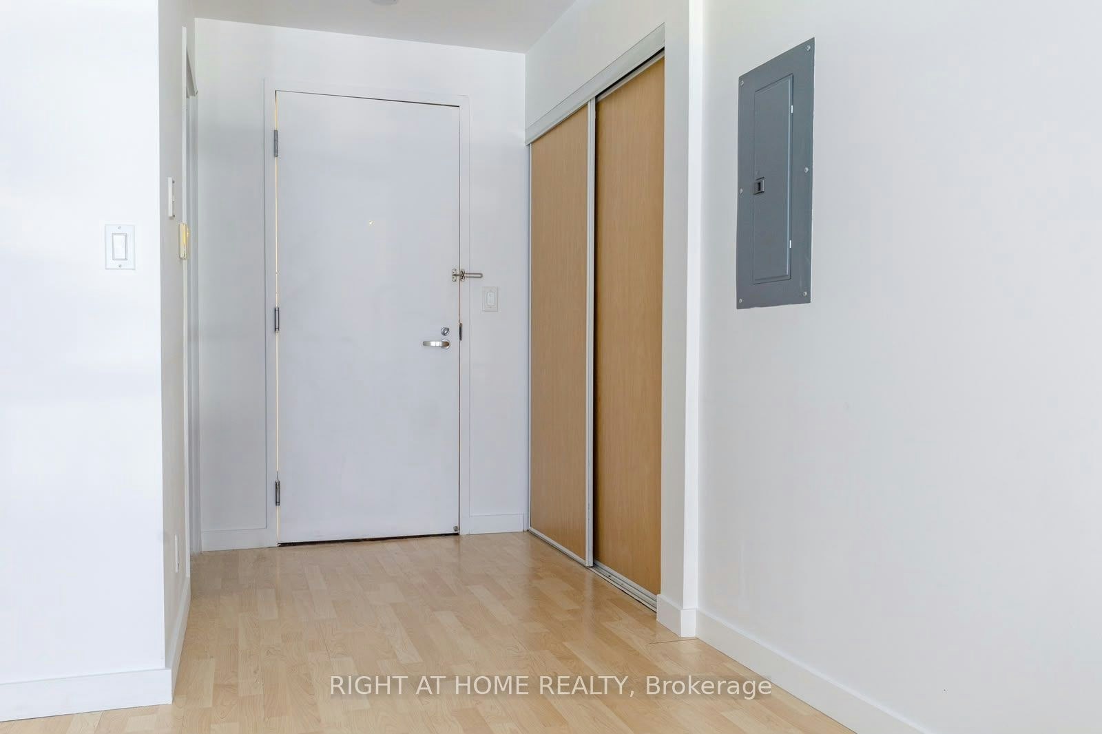 215-1005 King Street W, Toronto, ON, M6K 3M8