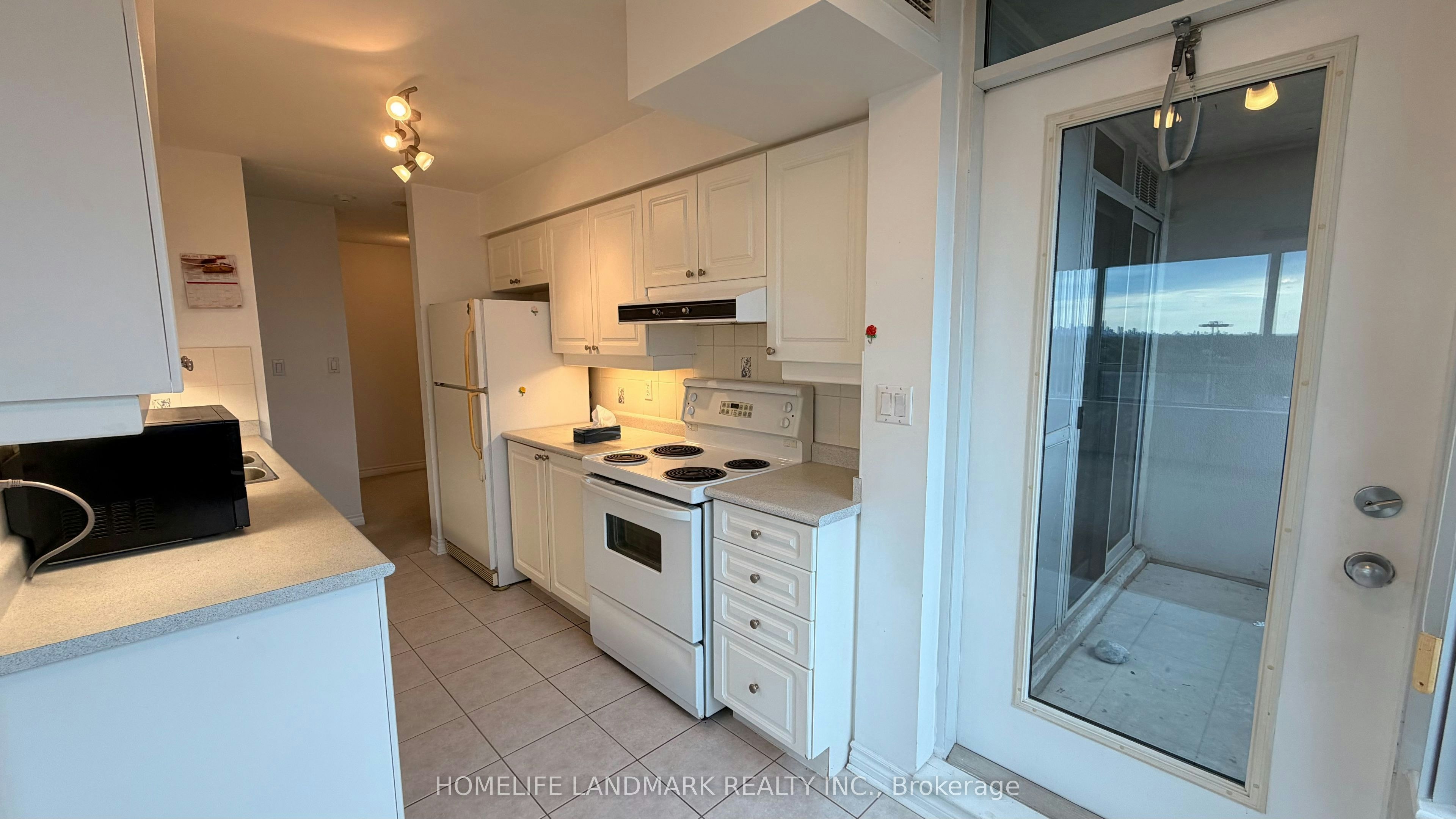 908-3 Rean Drive, Toronto, ON, M2K 3C2 - 9