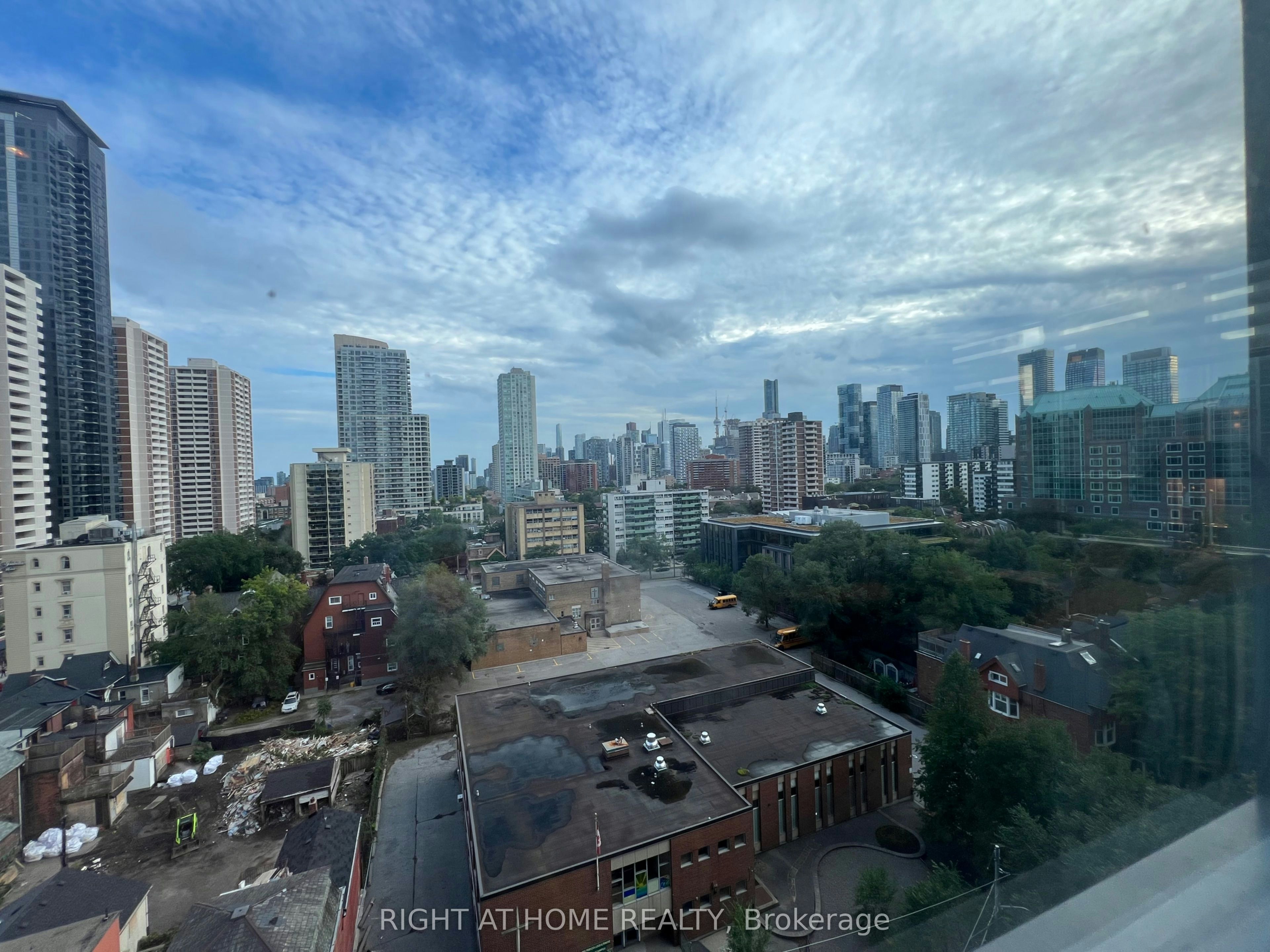 1006-28 Linden Street, Toronto, ON, M4Y 0A4