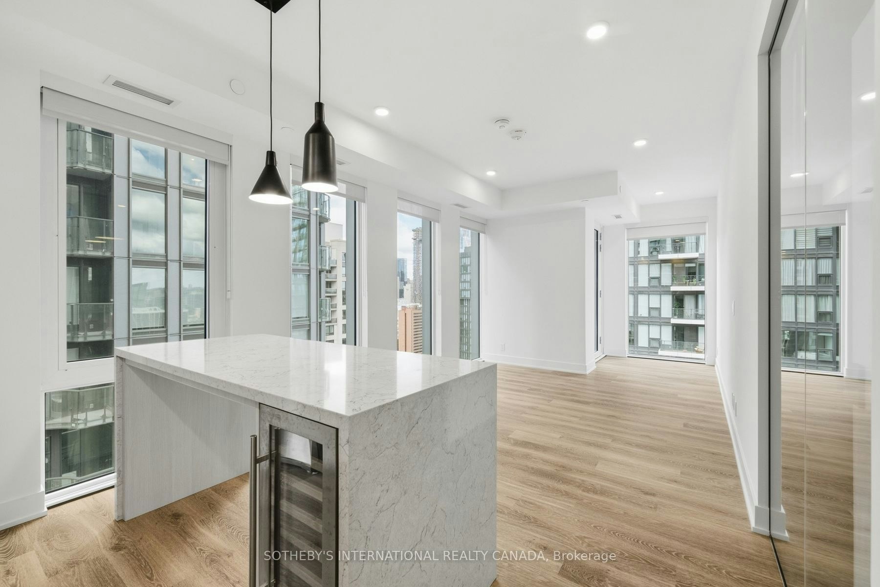 E2501-30 Mutual Street, Toronto, ON, M5B 2A7