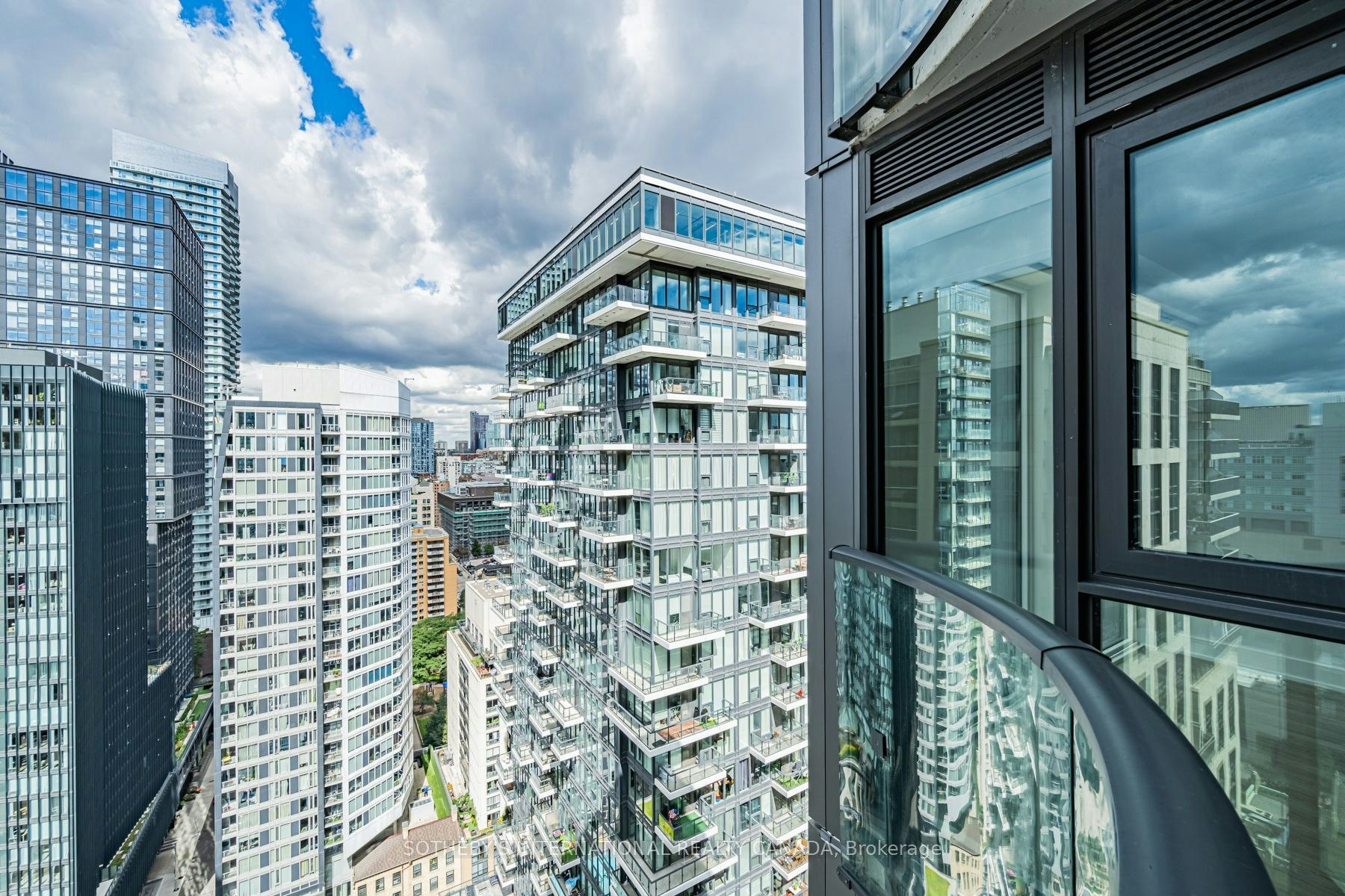 W2608-25 Dalhousie Street, Toronto, ON, M5B 2A5 - 21