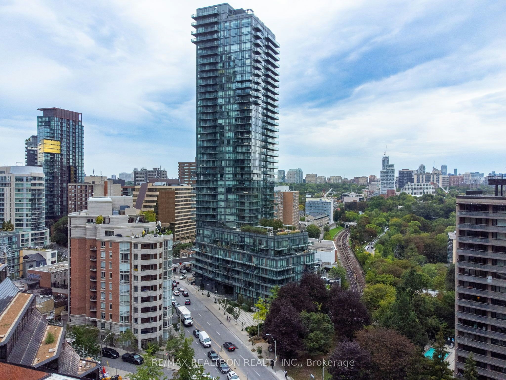 912-825 Church Street, Toronto, ON, M4W 3Z4