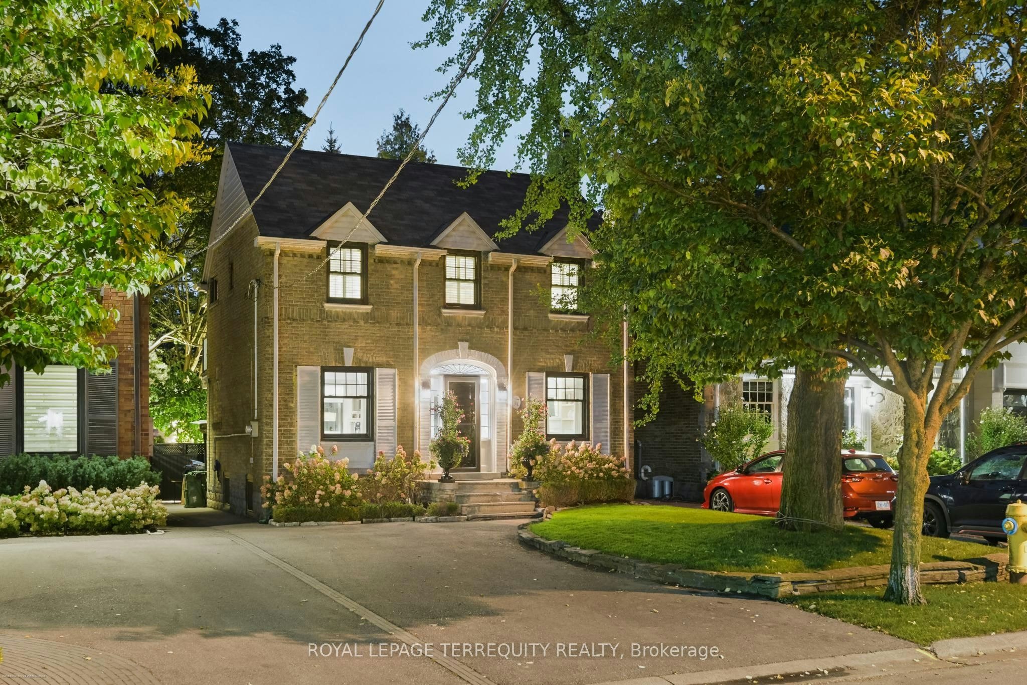 37 De Vere Gardens, Toronto, ON, M5M 3E6