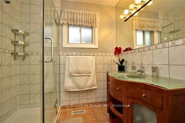 19 Appian Drive, Toronto, ON, M2J 2P7 - 12