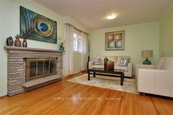 19 Appian Drive, Toronto, ON, M2J 2P7 - 8