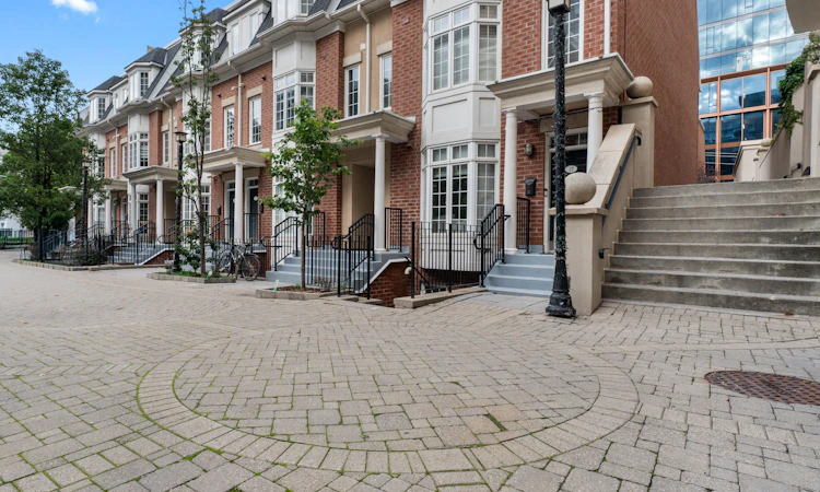 8-11 Niagara Street