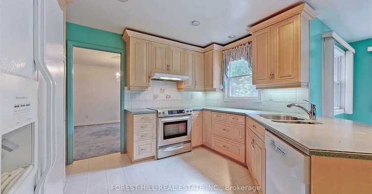 78 Mossgrove Trail, Toronto, ON, M2L 2W3 - 5