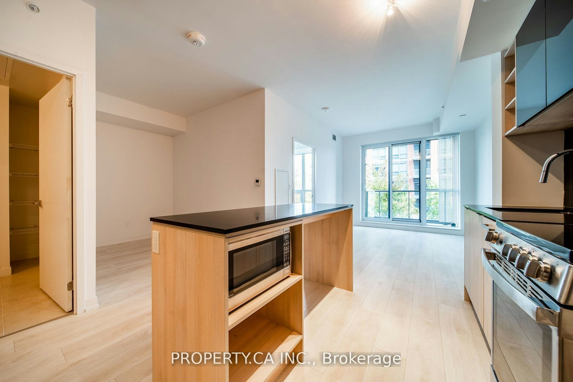 837-31 Tippett Road, Toronto, ON, M3H 0C8 - 5