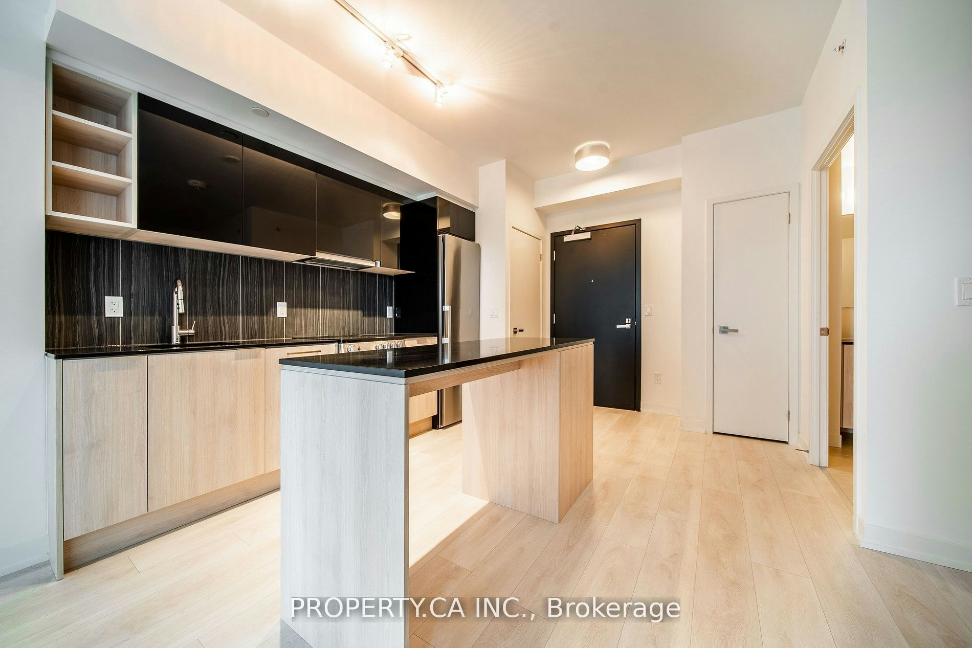 837-31 Tippett Road, Toronto, ON, M3H 0C8 - 2