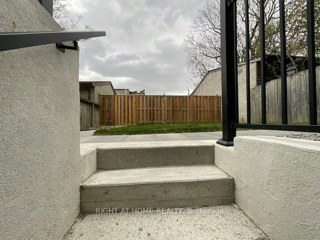 Unit # 1-674 Manning Avenue, Toronto, ON, M6G 2W4 - 19