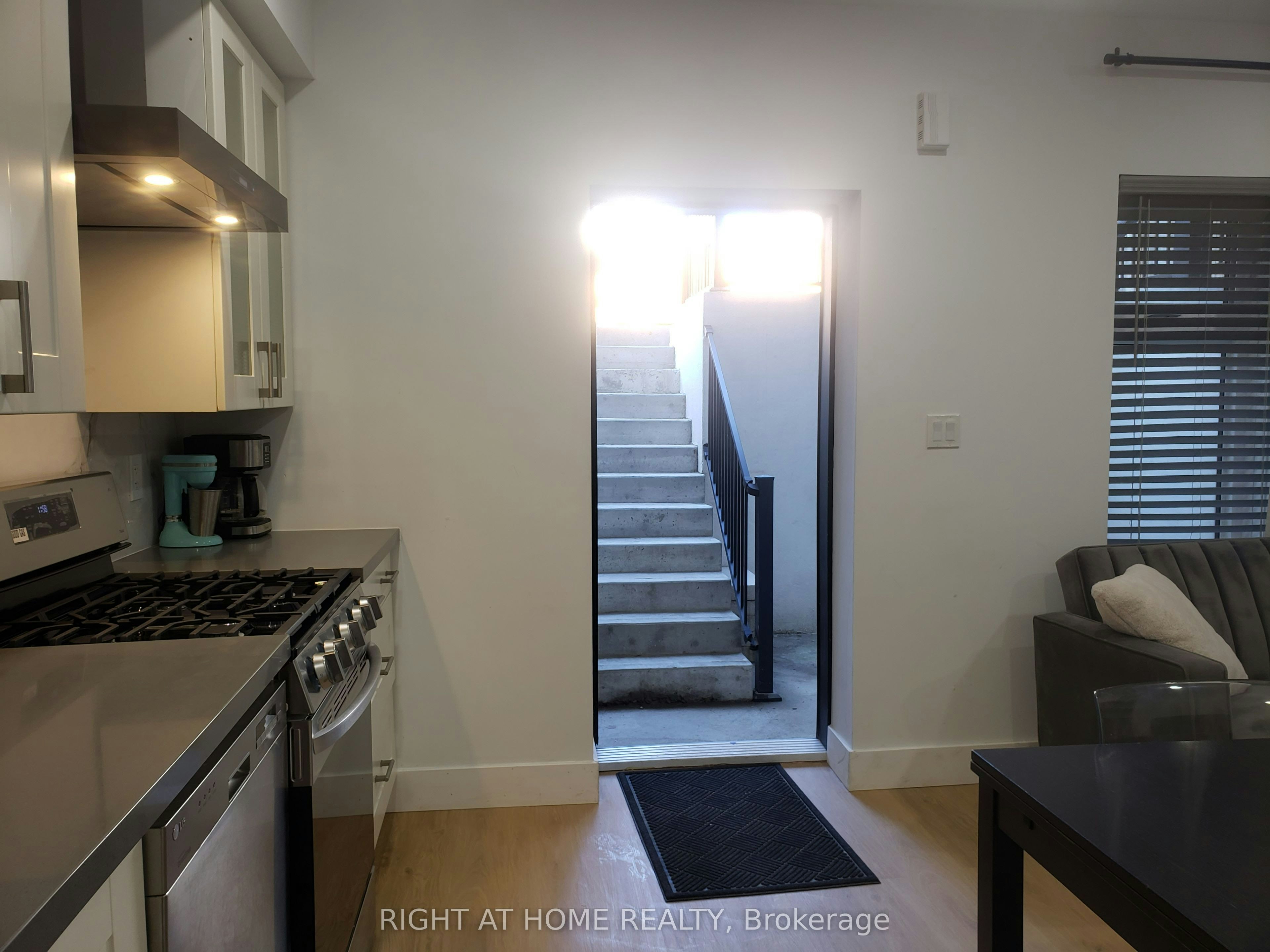 Unit # 1-674 Manning Avenue, Toronto, ON, M6G 2W4 - 13