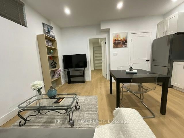 Unit # 1-674 Manning Avenue, Toronto, ON, M6G 2W4 - 22