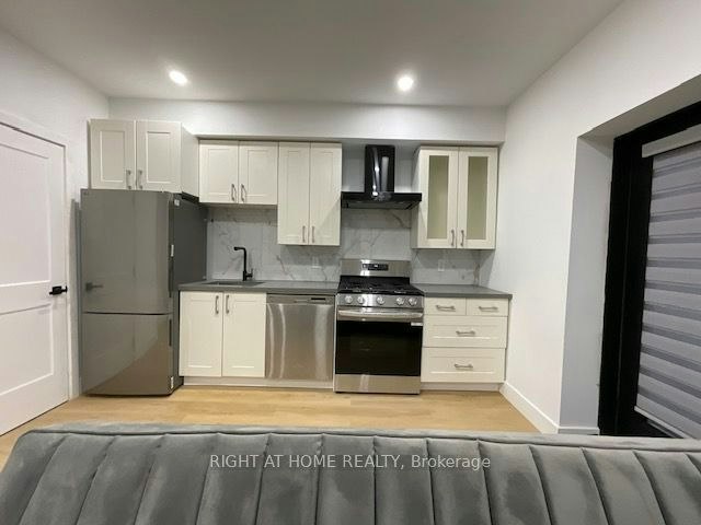 Unit # 1-674 Manning Avenue, Toronto, ON, M6G 2W4 - 11