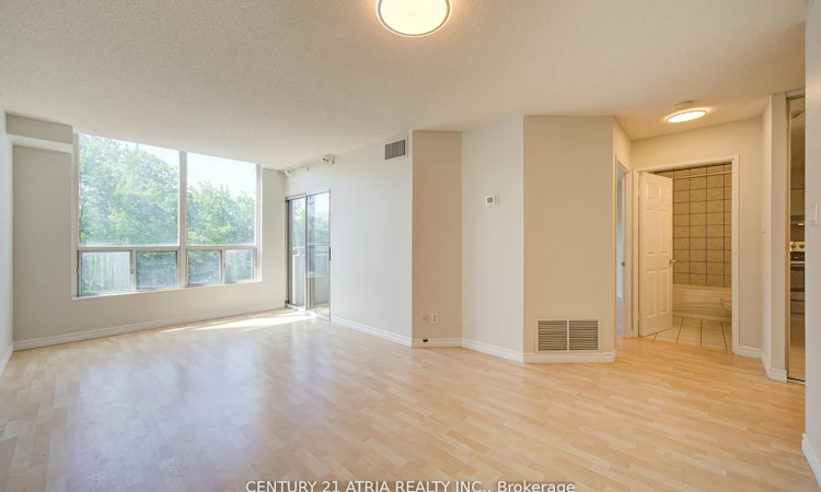 310-897 Sheppard Avenue W
