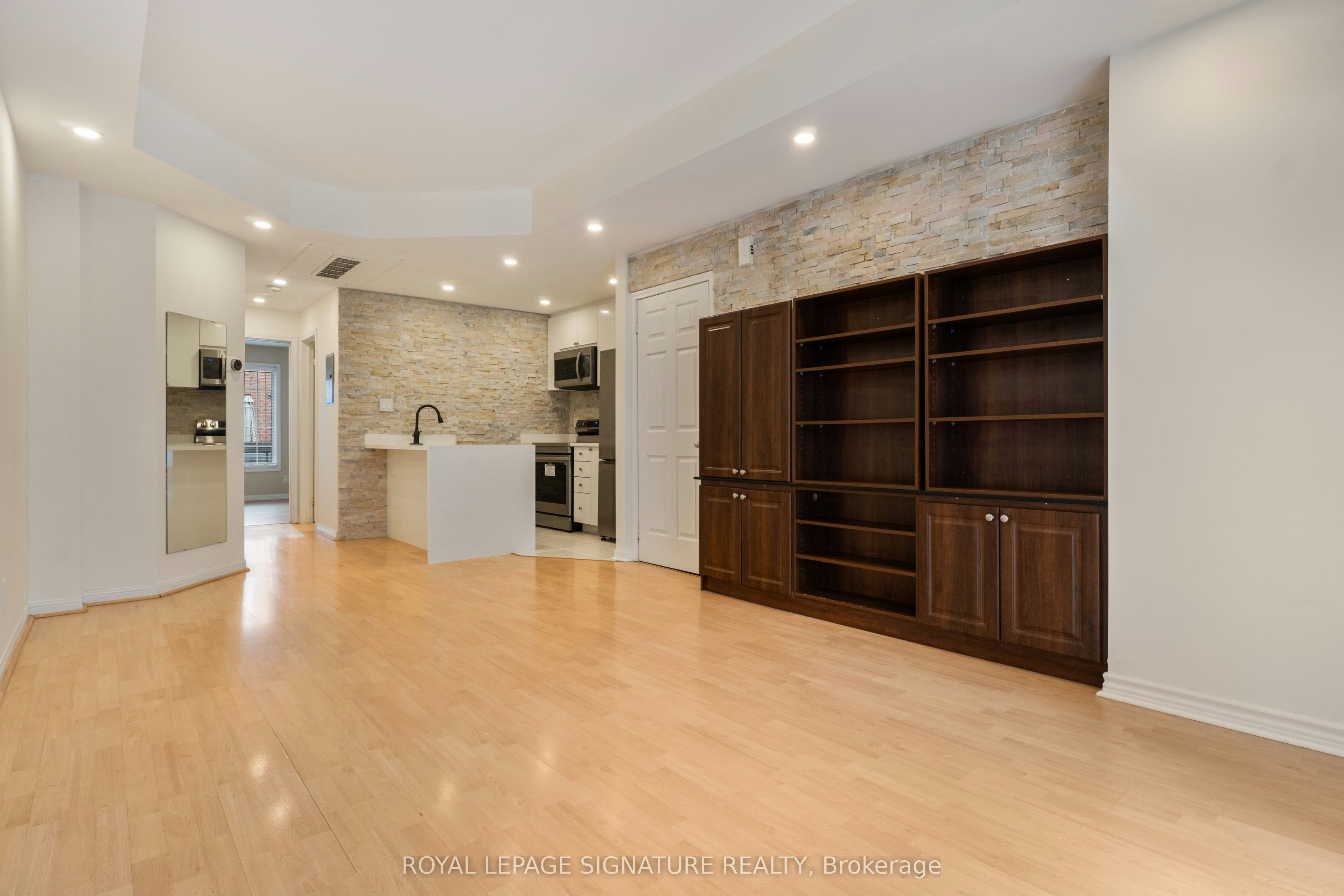 8-11 Niagara Street, Toronto, ON, M5V 3N9 - 3