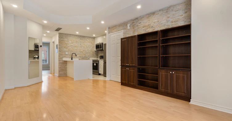8-11 Niagara Street, Toronto, ON, M5V 3N9 - 3