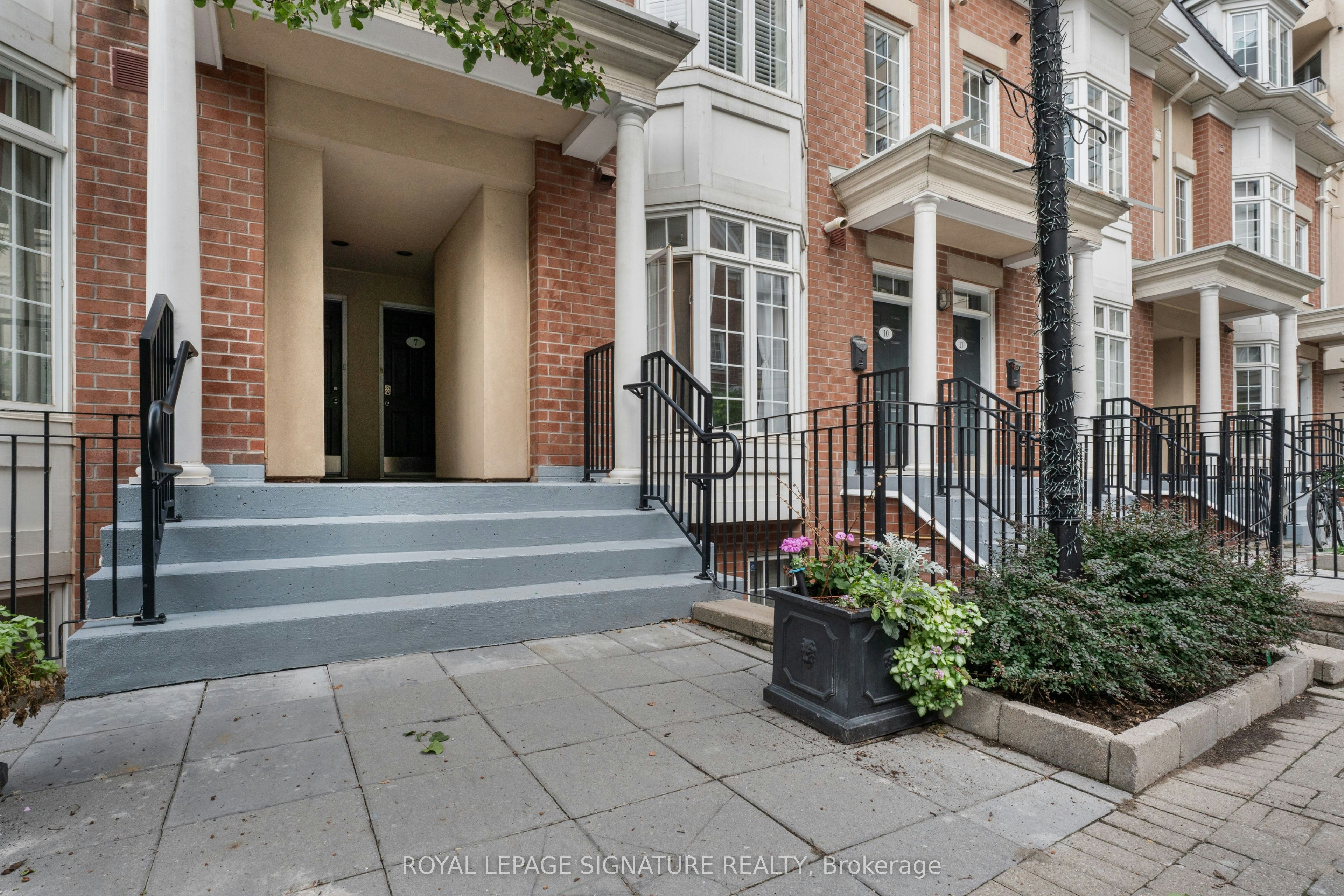 8-11 Niagara Street, Toronto, ON, M5V 3N9 - 2