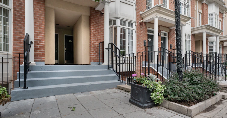 8-11 Niagara Street, Toronto, ON, M5V 3N9 - 2