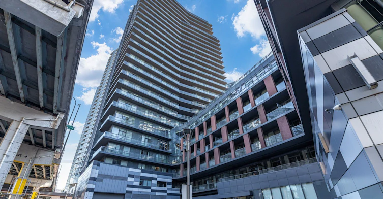 615-20 Bruyeres Mews, Toronto, ON, M5V 0G8 - 2