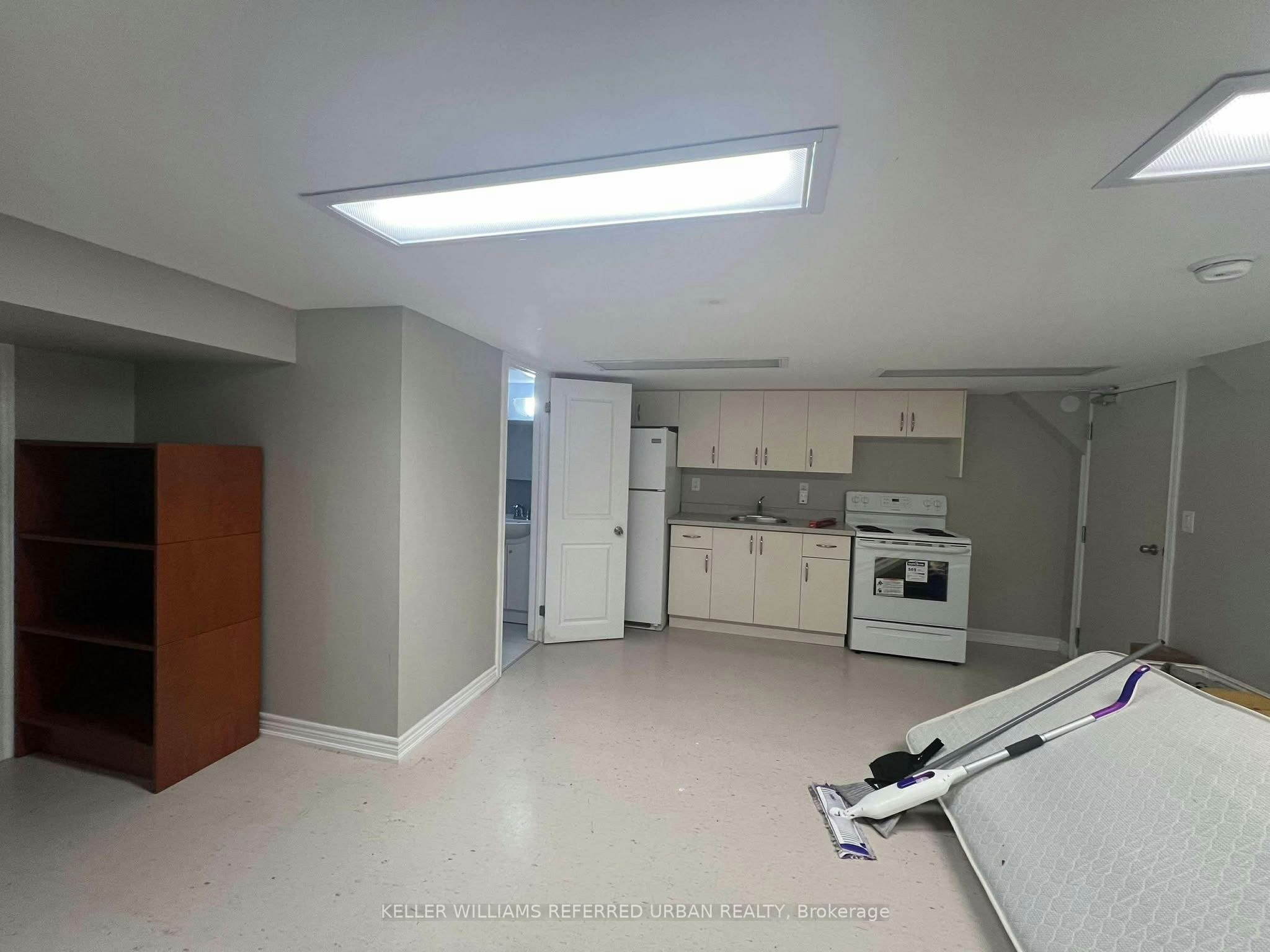 BSMT 2-82 Brucewood Crescent, Toronto, ON, M6A 2G8 - 7