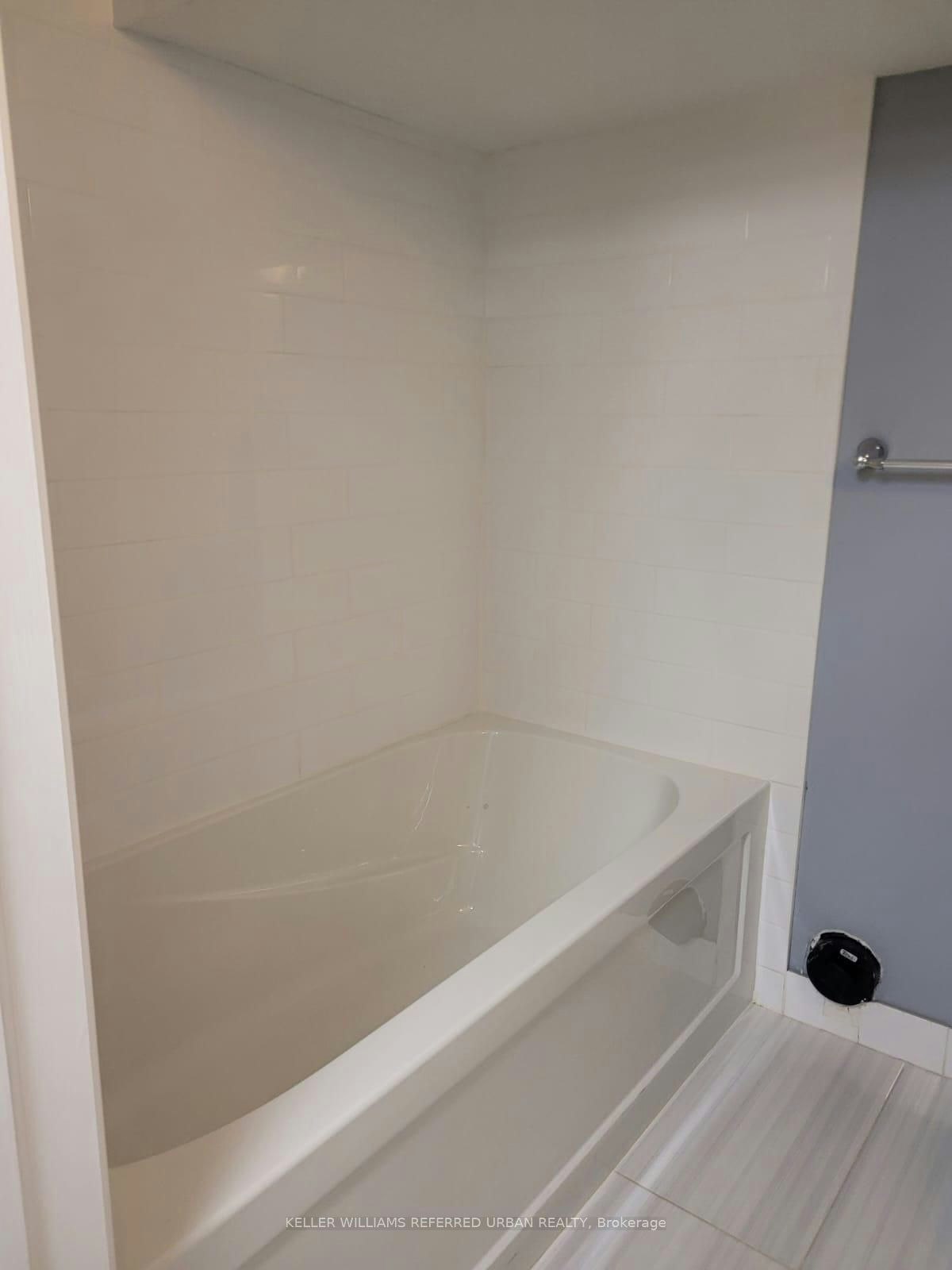 BSMT 2-82 Brucewood Crescent, Toronto, ON, M6A 2G8 - 10