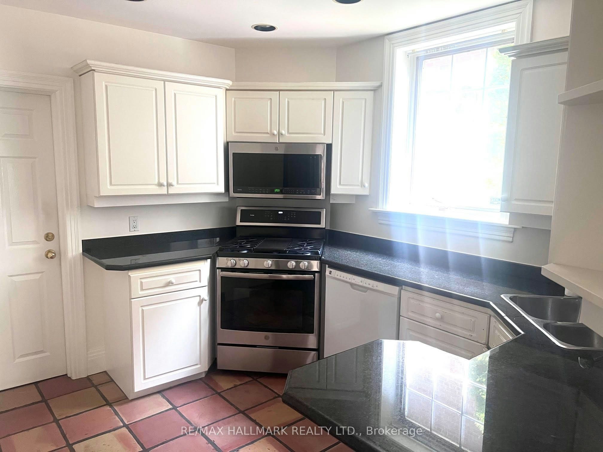 36 Whitehall Road, Toronto, ON, M4W 2C6 - 4