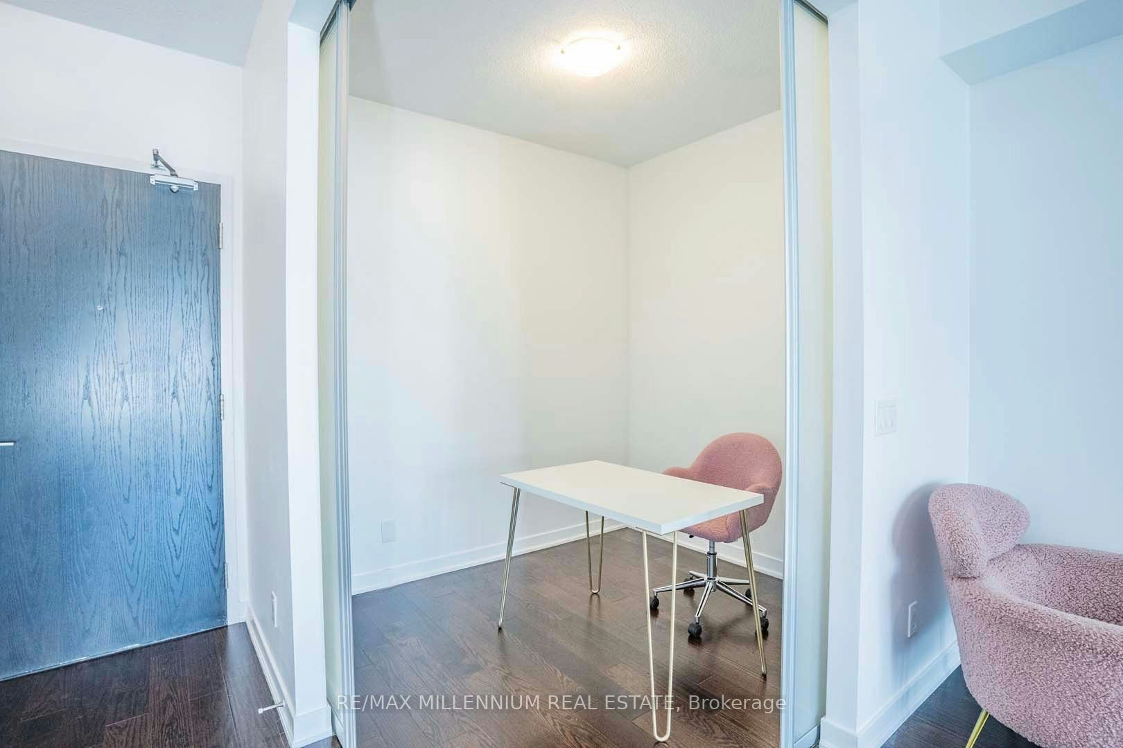 2212-770 Bay Street, Toronto, ON, M5G 0A6 - 17