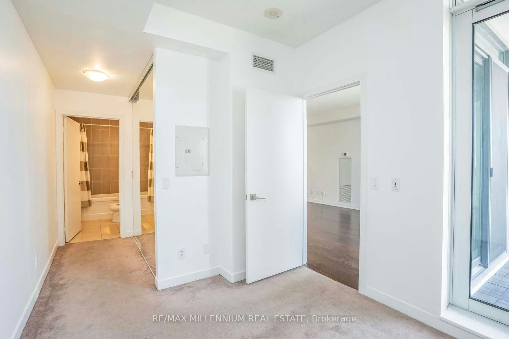 2212-770 Bay Street, Toronto, ON, M5G 0A6 - 15