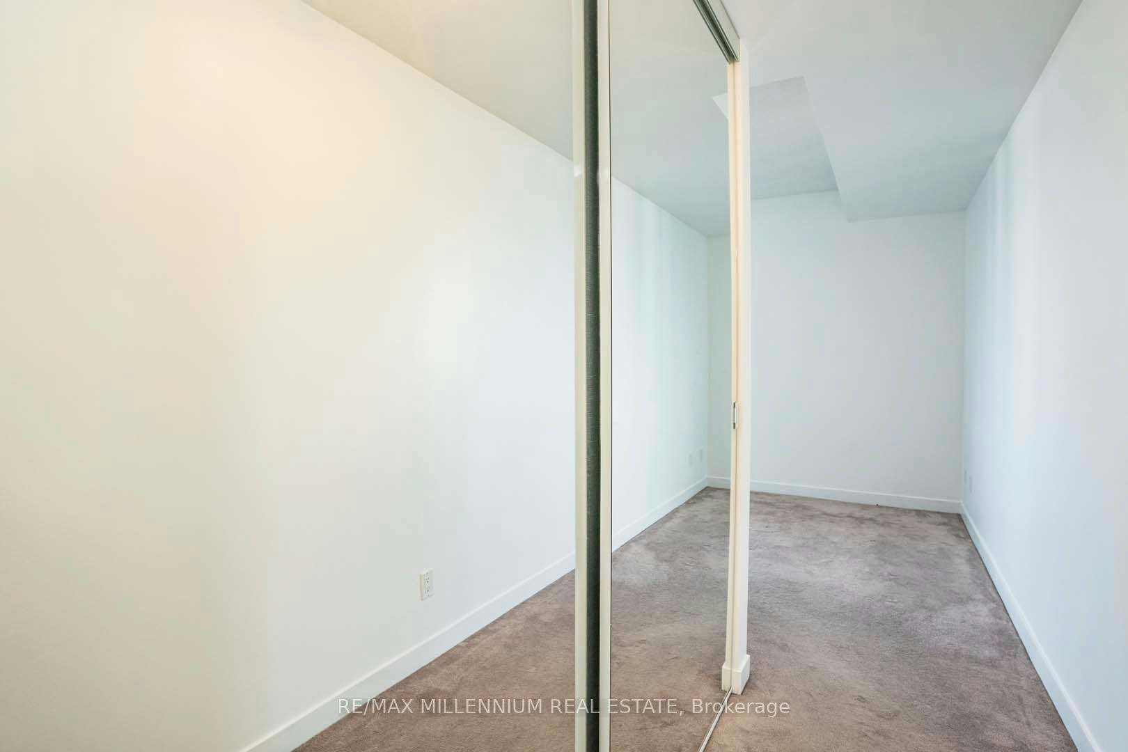 2212-770 Bay Street, Toronto, ON, M5G 0A6 - 13