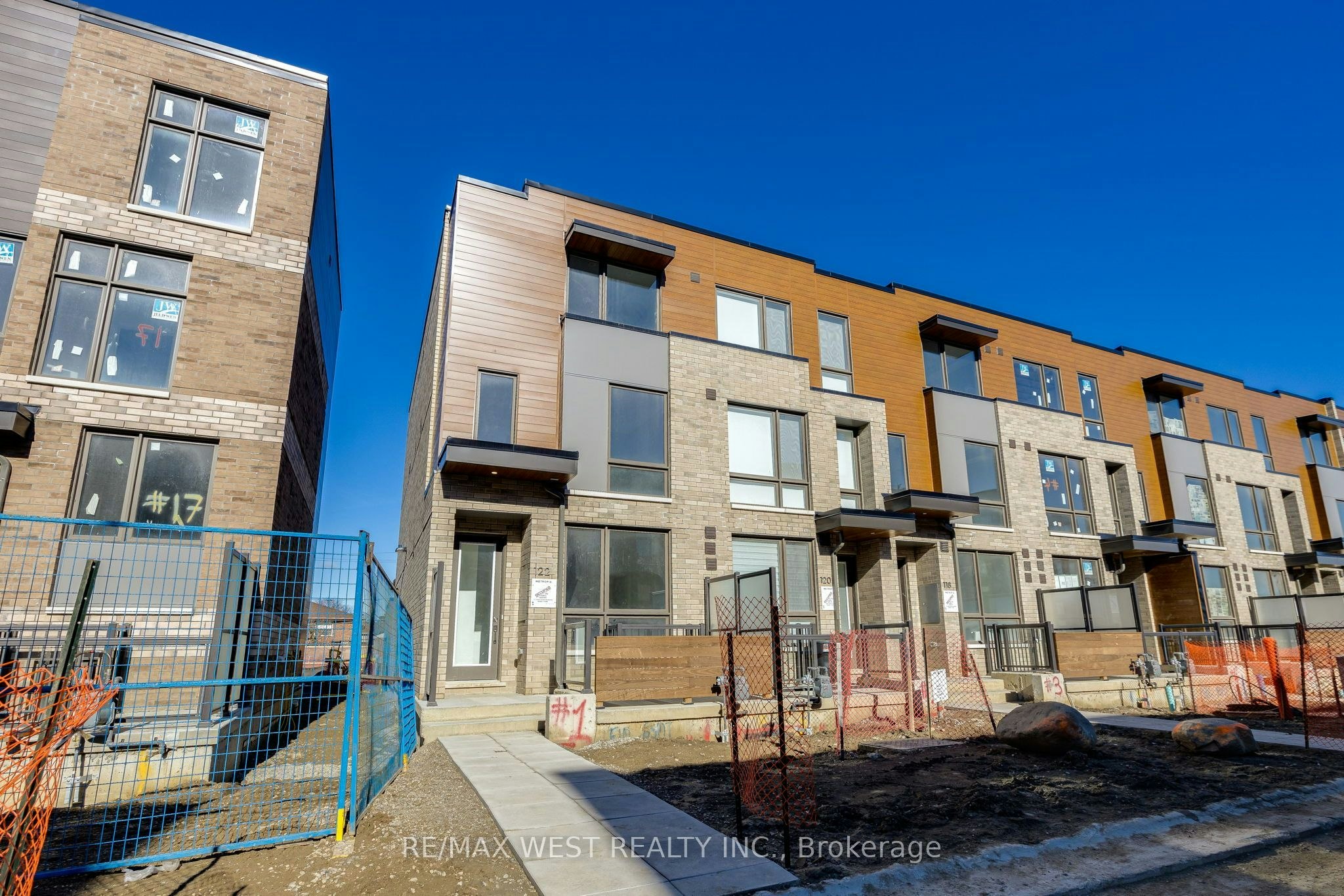 122 Green Gardens Boulevard, Toronto, ON, M6A 0E5