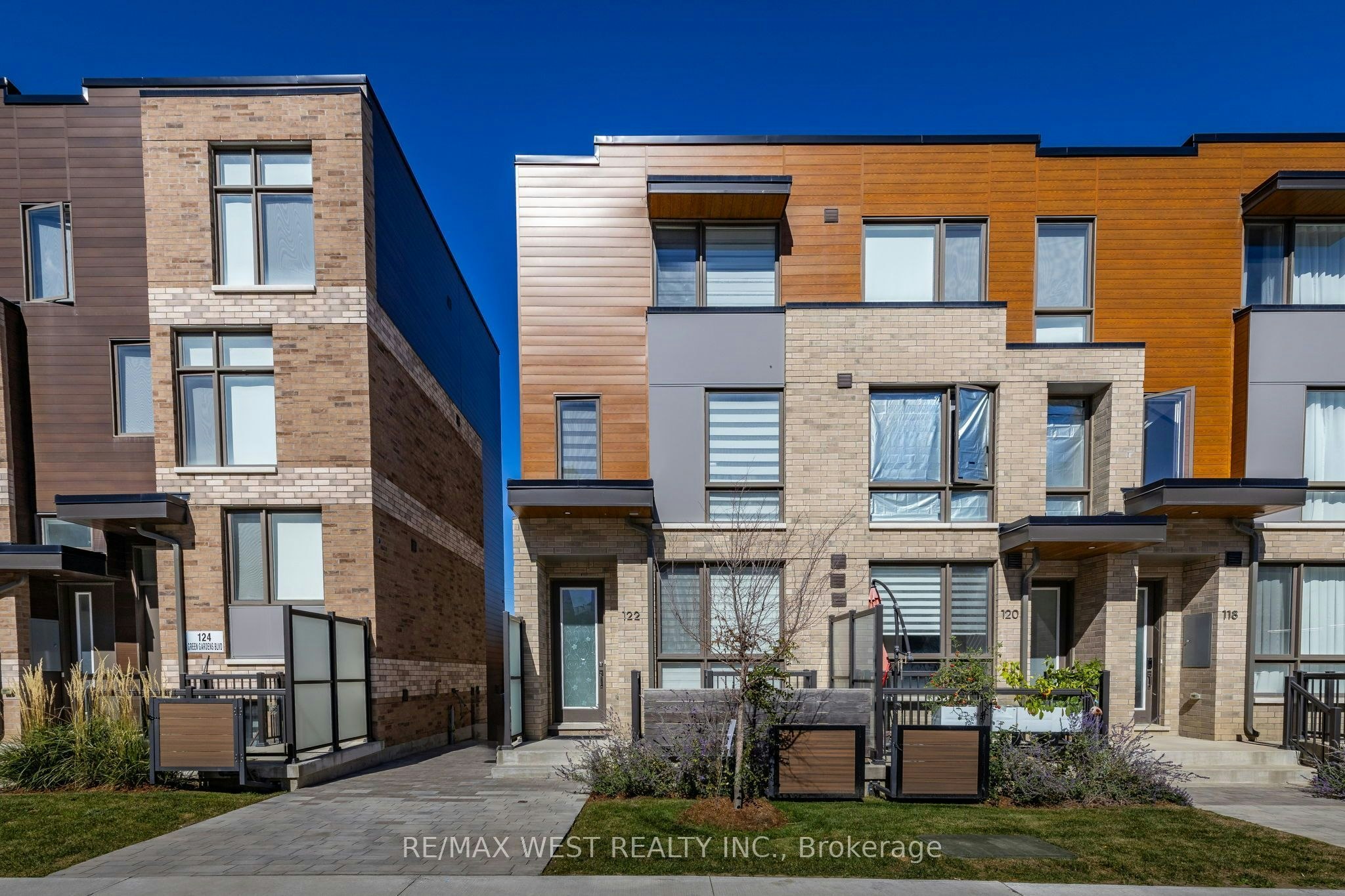 122 Green Gardens Boulevard, Toronto, ON, M6A 0E5