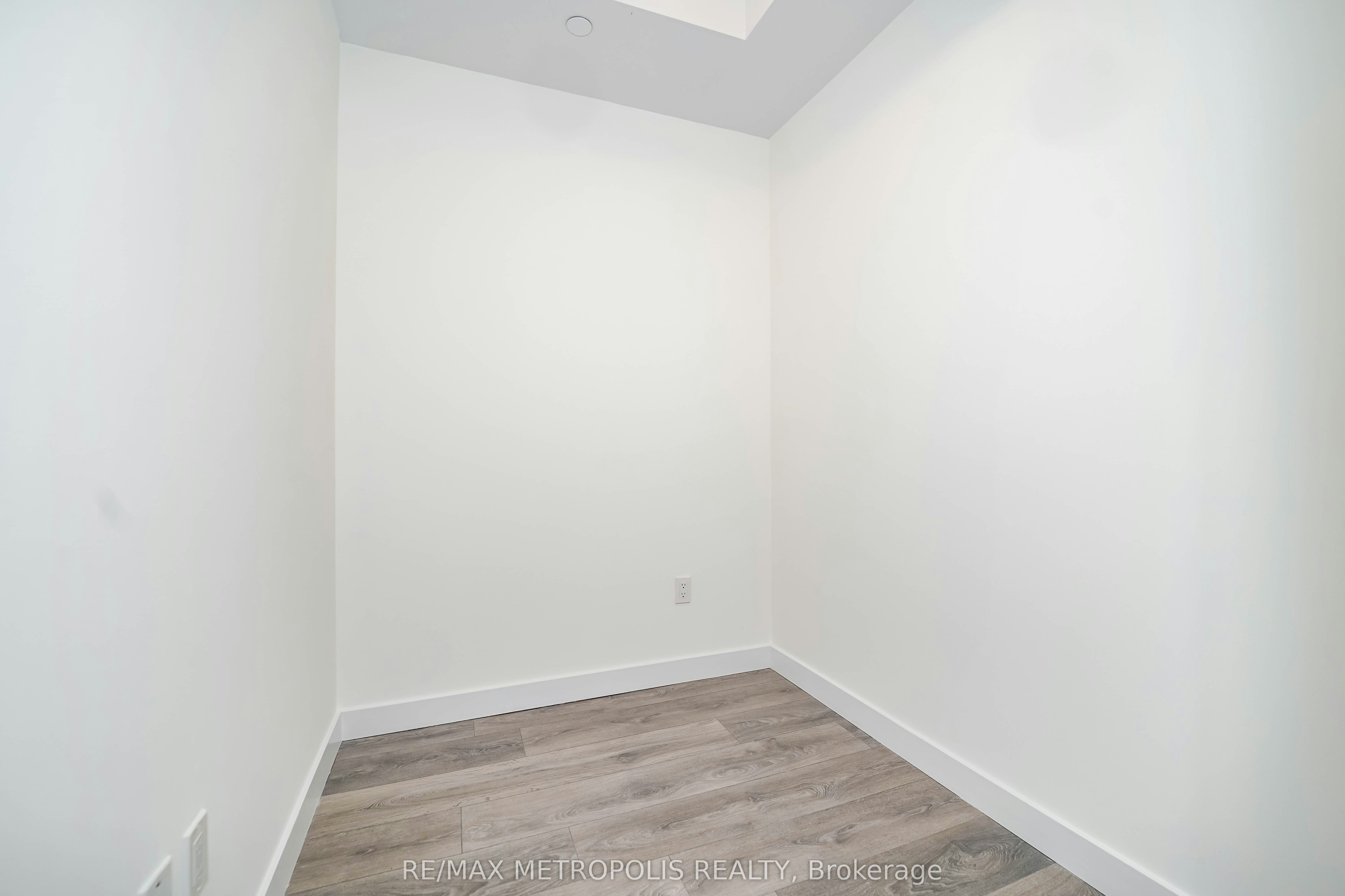 1504-8 Eglinton Avenue E, Toronto, ON, M4P 0C1 - 21