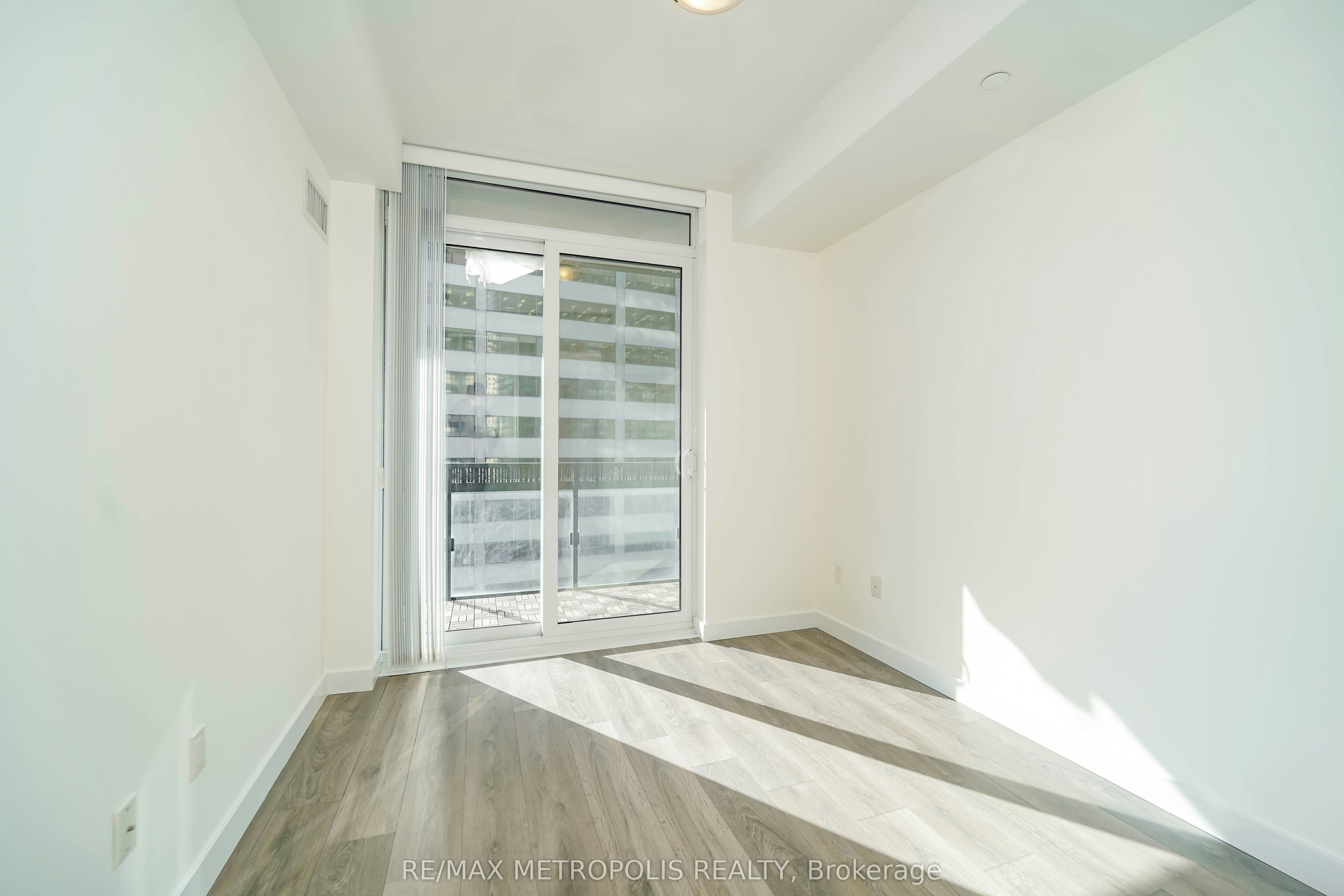 1504-8 Eglinton Avenue E, Toronto, ON, M4P 0C1 - 23