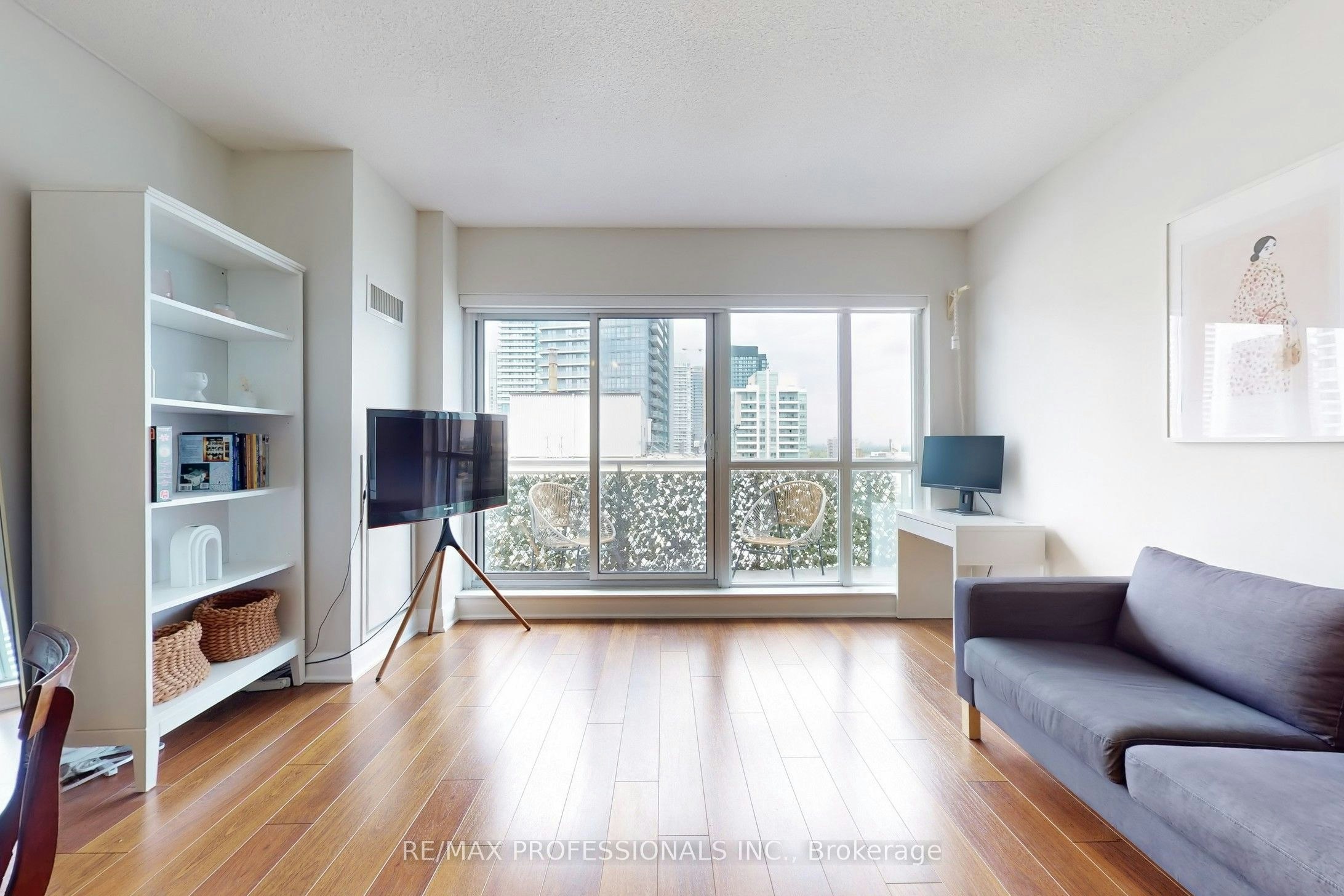 1301-83 Redpath Avenue, Toronto, ON, M4S 0A2 - 3