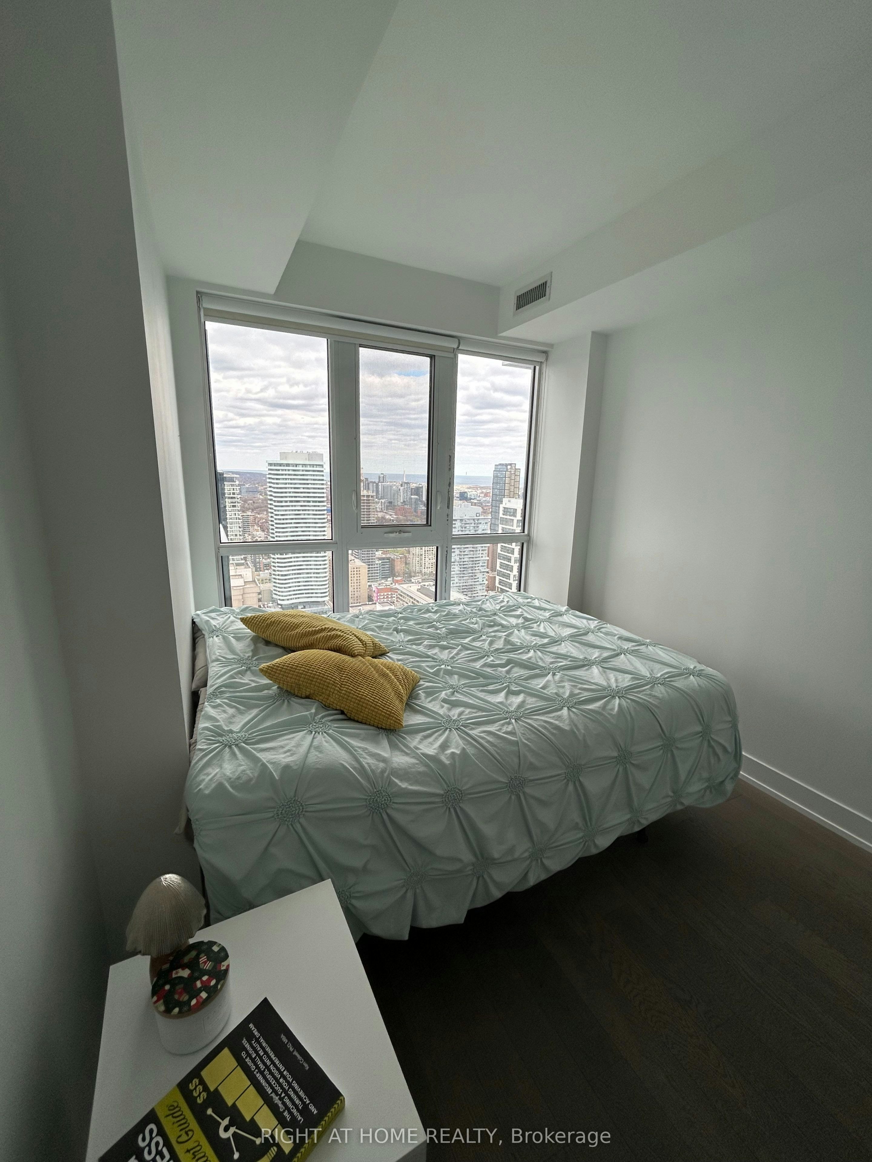 6-7 Grenville Street, Toronto, ON, M4Y 0E9 - 10
