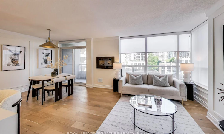 411-5 Northtown Way