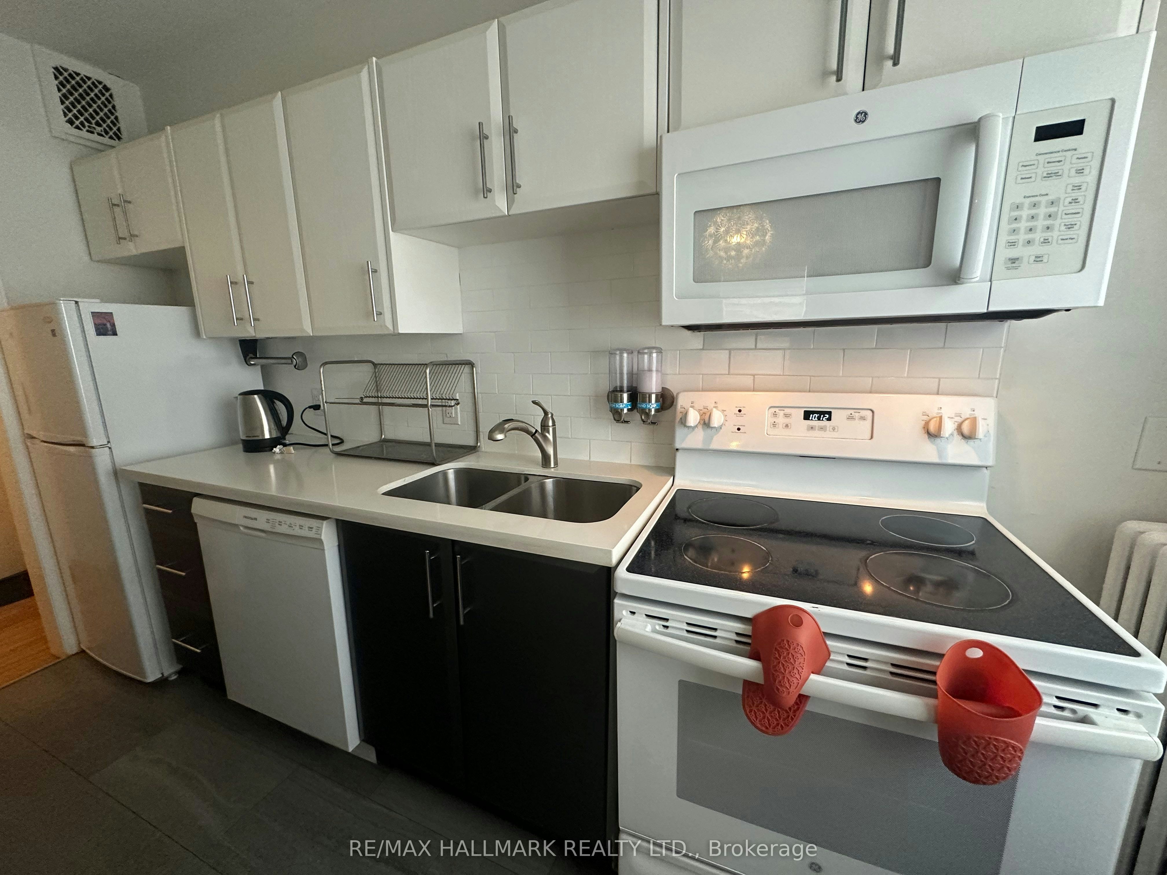 9-595 St Clair Avenue W, Toronto, ON, M6C 1A3 - 7