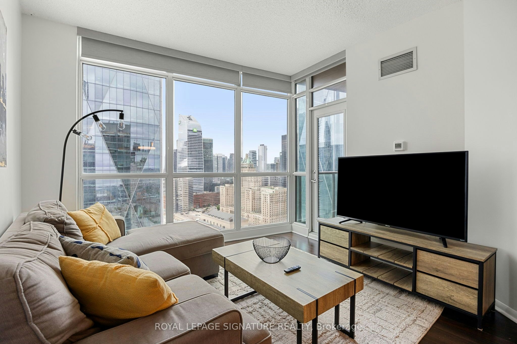 3602-18 Yonge Street, Toronto, ON, M5E 1Z8