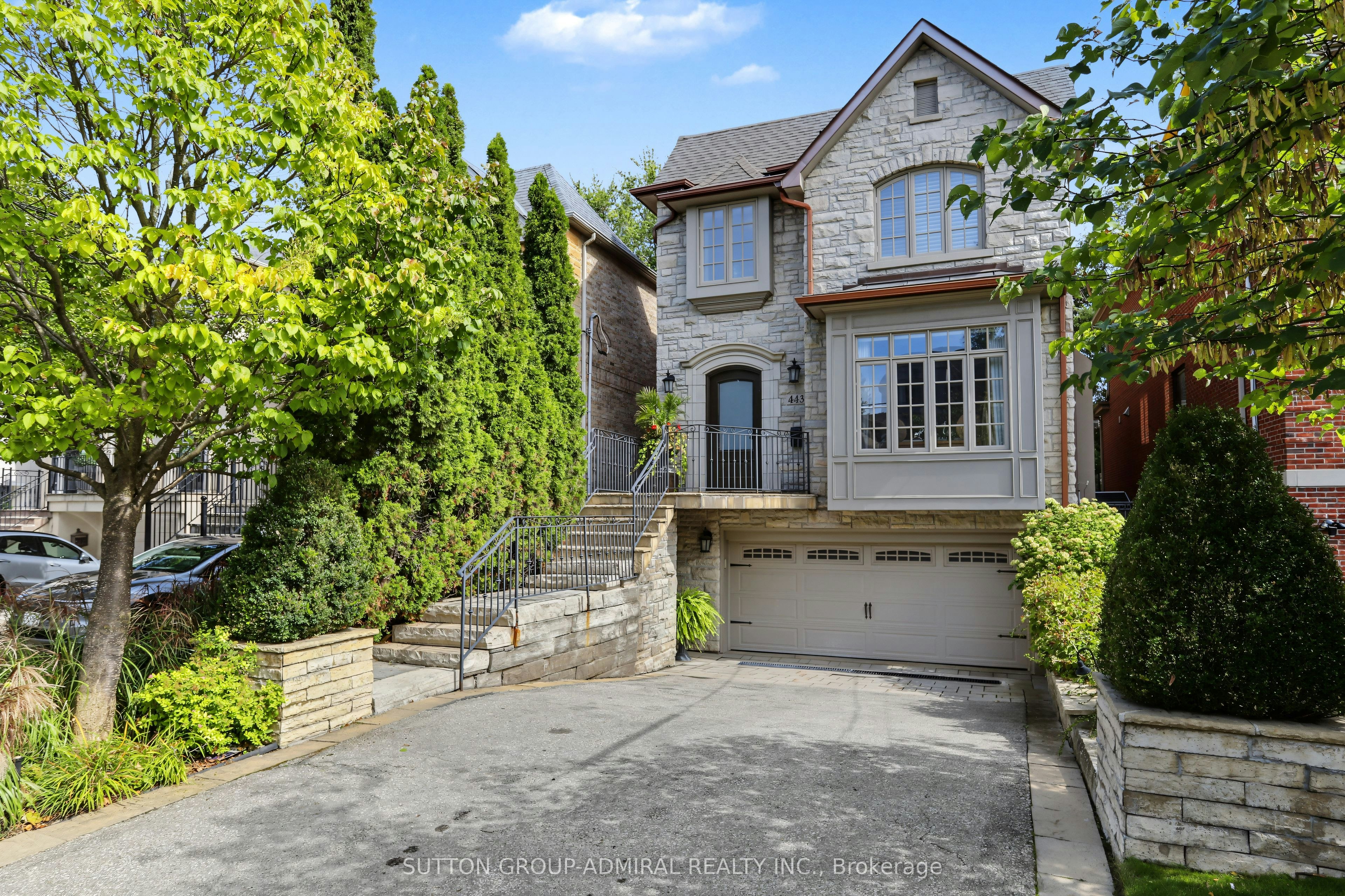 443 Elm Road, Toronto, ON, M5M 3W8
