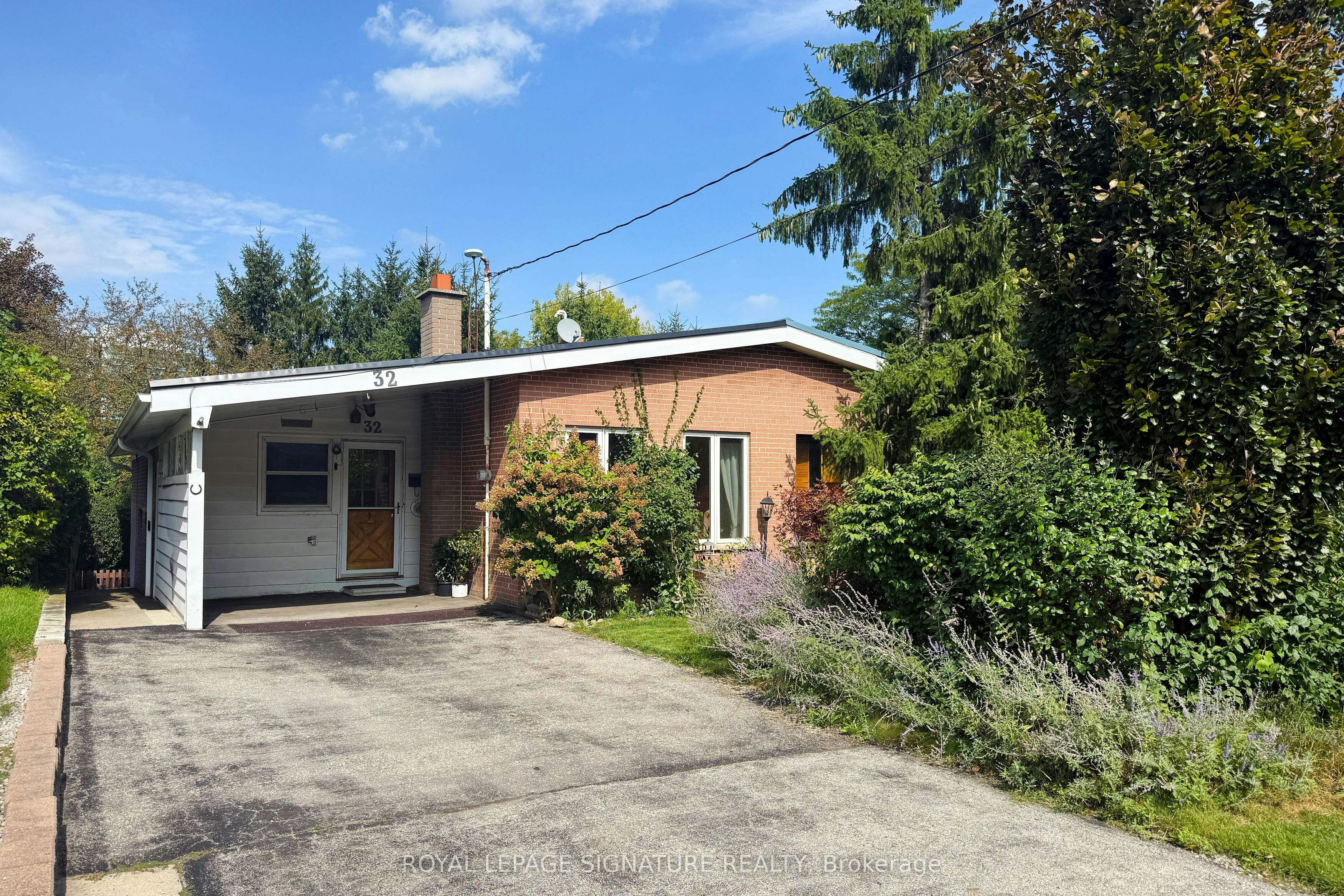 32 Northey Drive, Toronto, ON, M2L 2S9