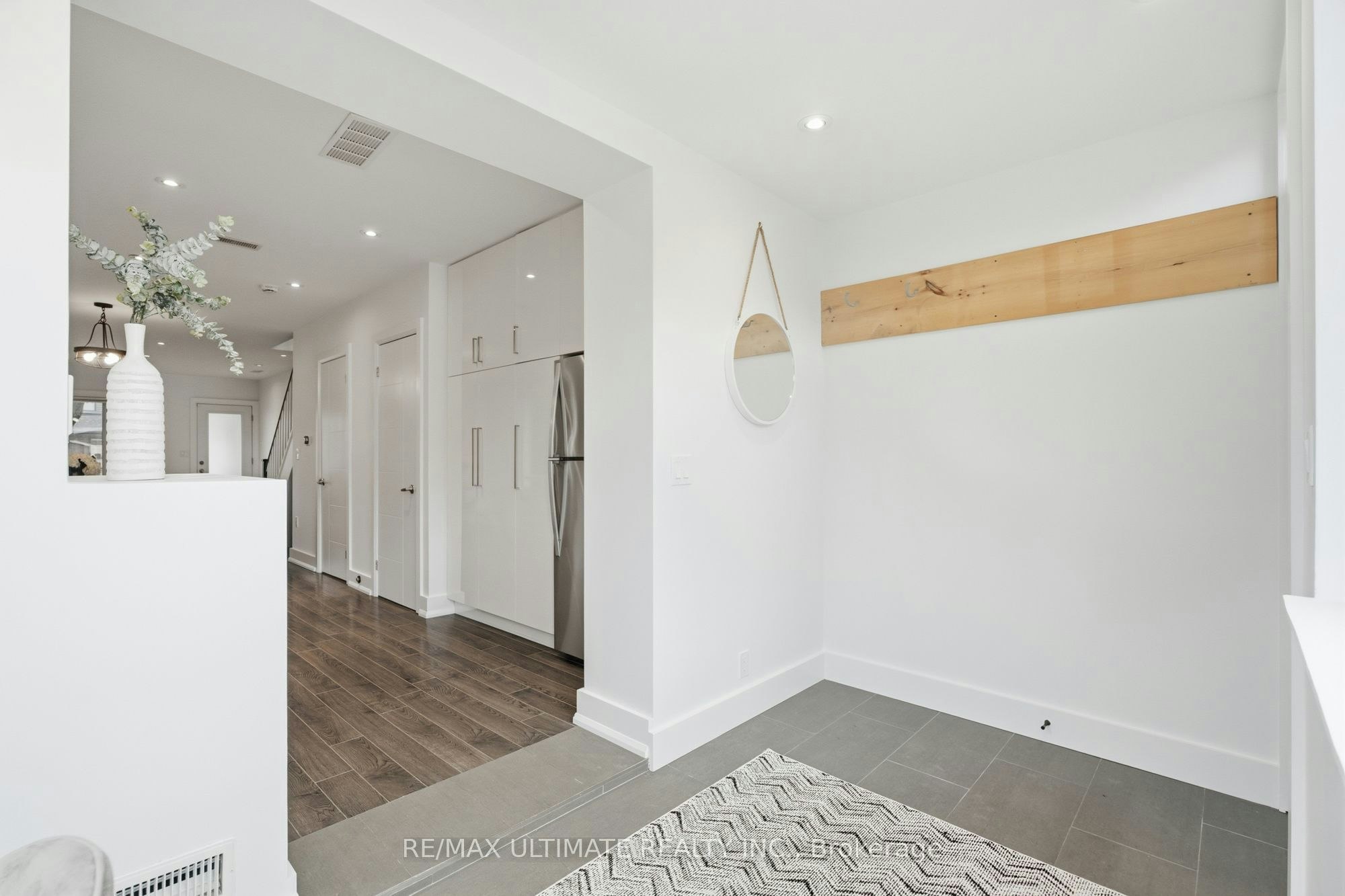 Main/Upper-305 Winona Drive, Toronto, ON, M6C 3S8 - 17