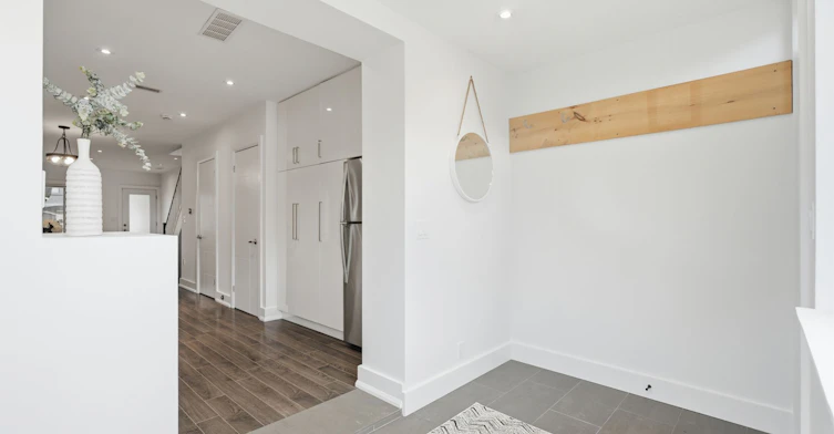 Main/Upper-305 Winona Drive, Toronto, ON, M6C 3S8 - 17