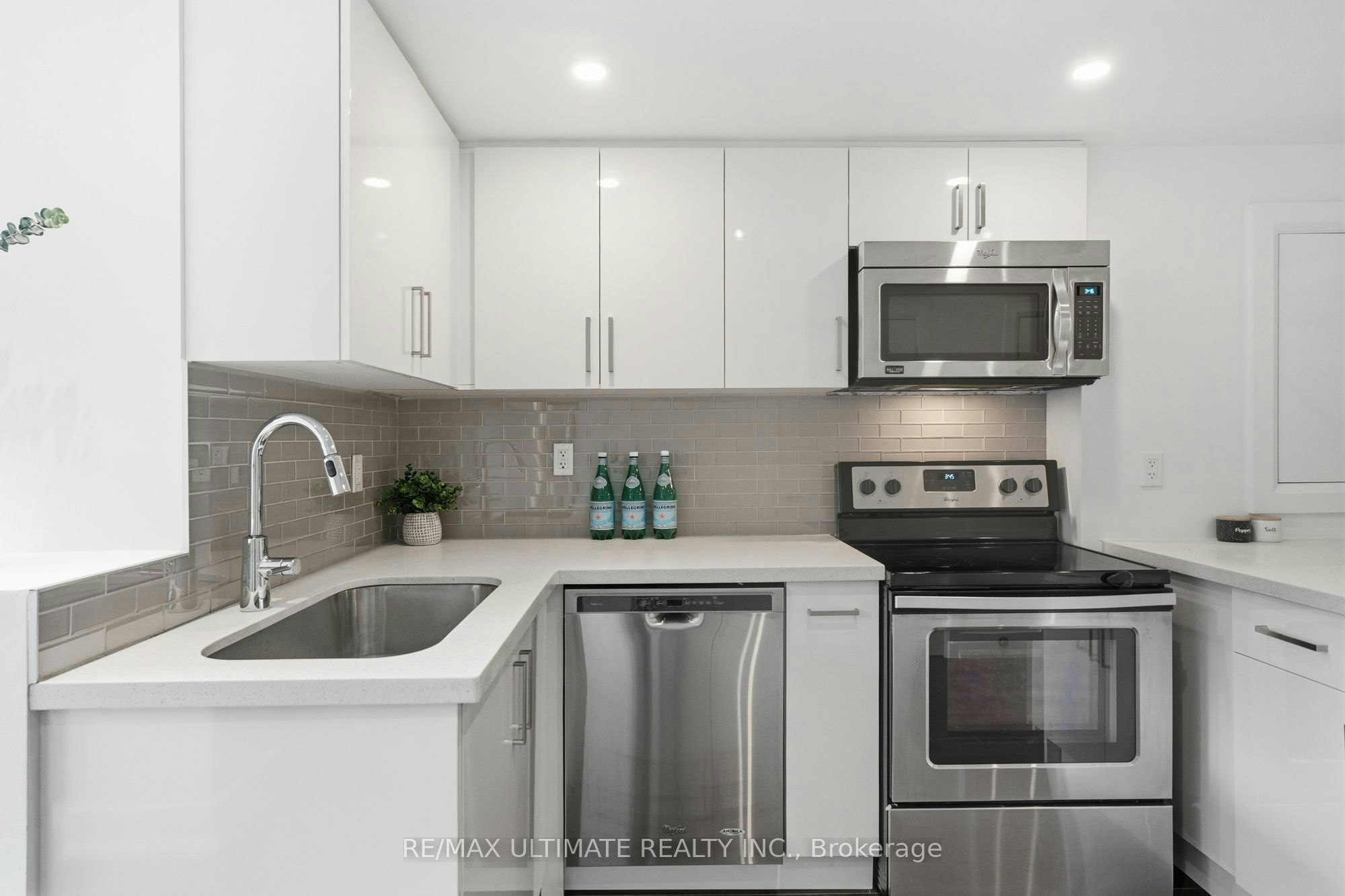 Main/Upper-305 Winona Drive, Toronto, ON, M6C 3S8 - 14