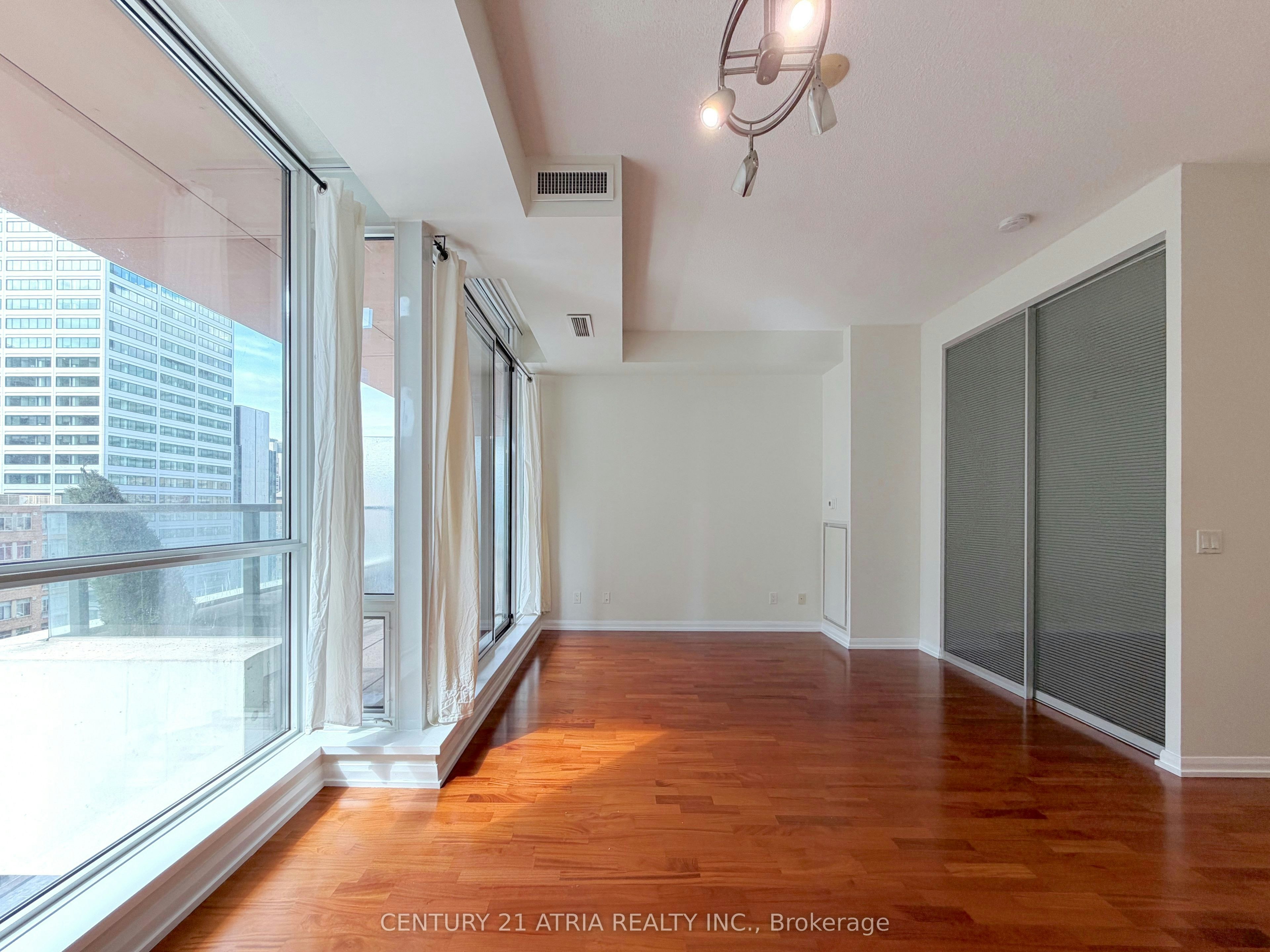 1820-111 Elizabeth Street, Toronto, ON, M5G 1P7 - 29