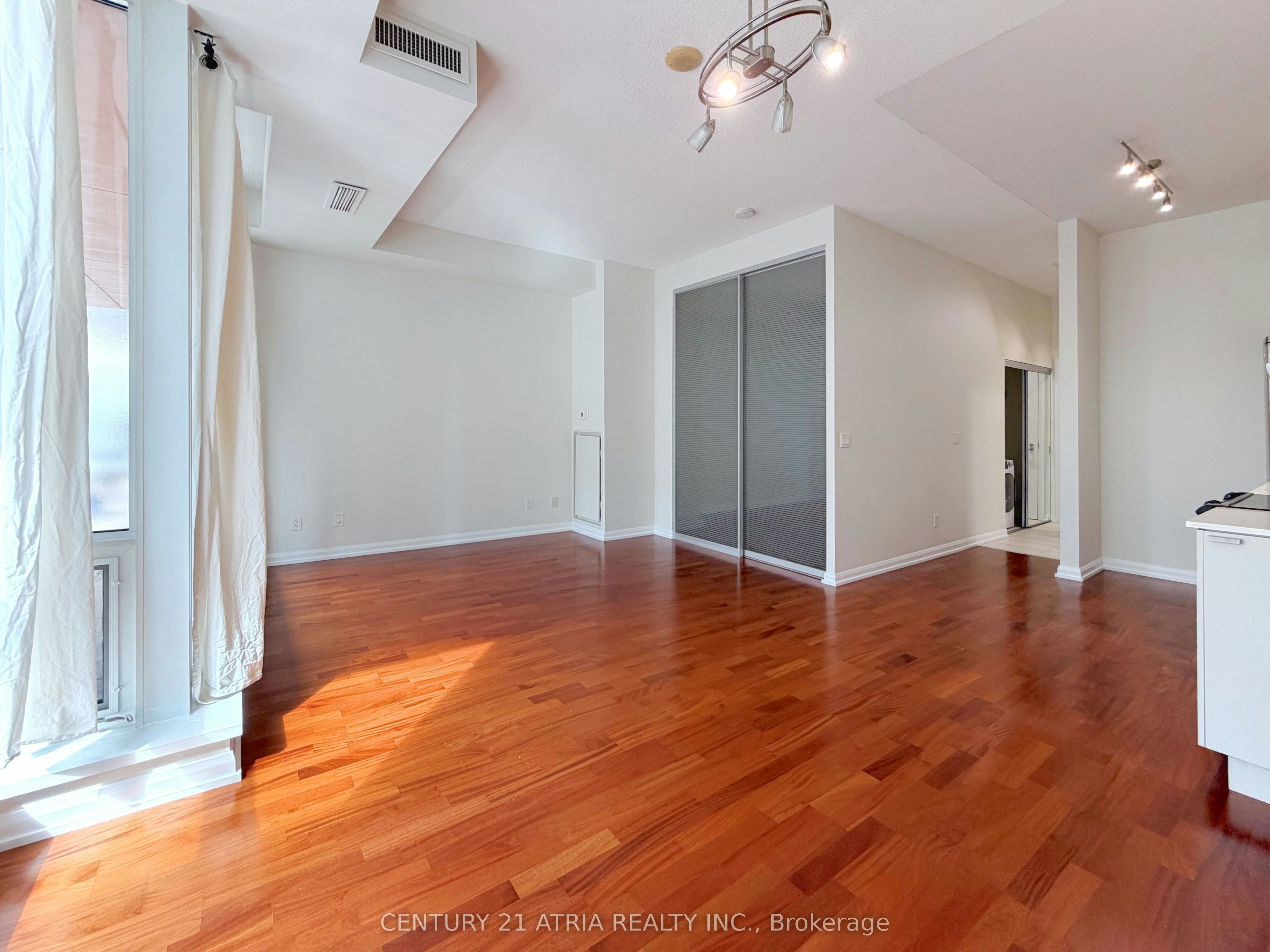 1820-111 Elizabeth Street, Toronto, ON, M5G 1P7 - 28