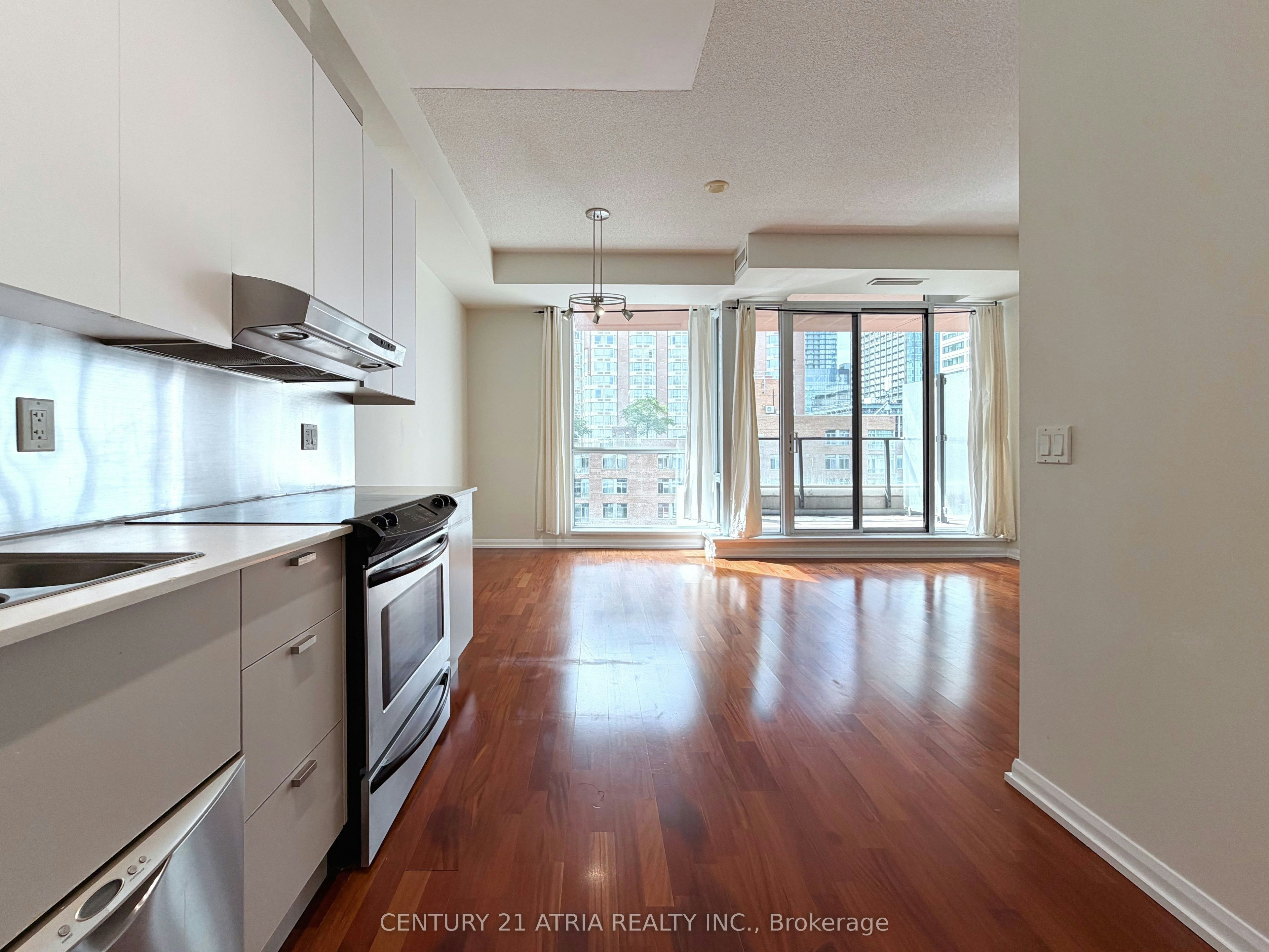 1820-111 Elizabeth Street, Toronto, ON, M5G 1P7 - 18