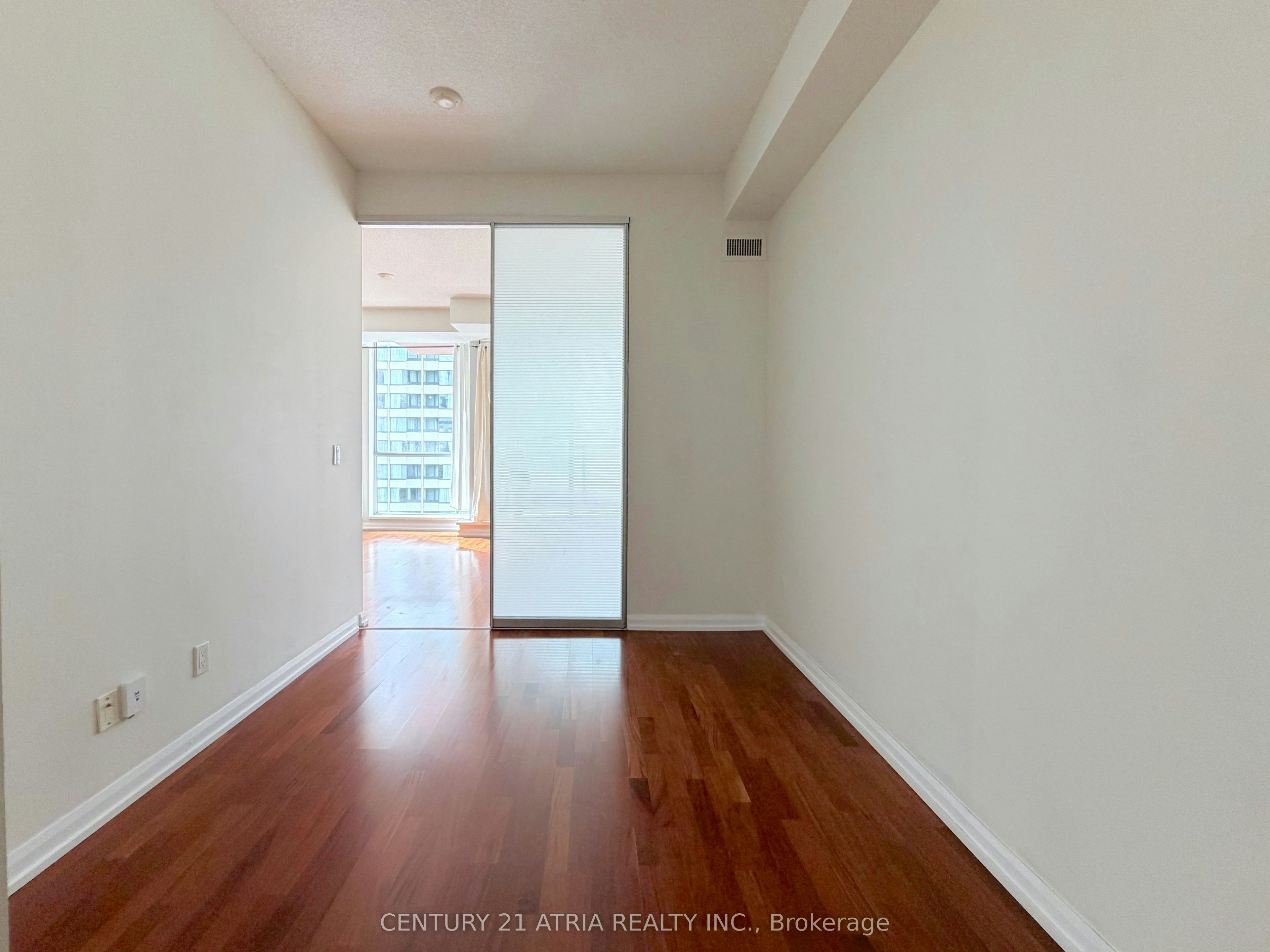 1820-111 Elizabeth Street, Toronto, ON, M5G 1P7 - 22